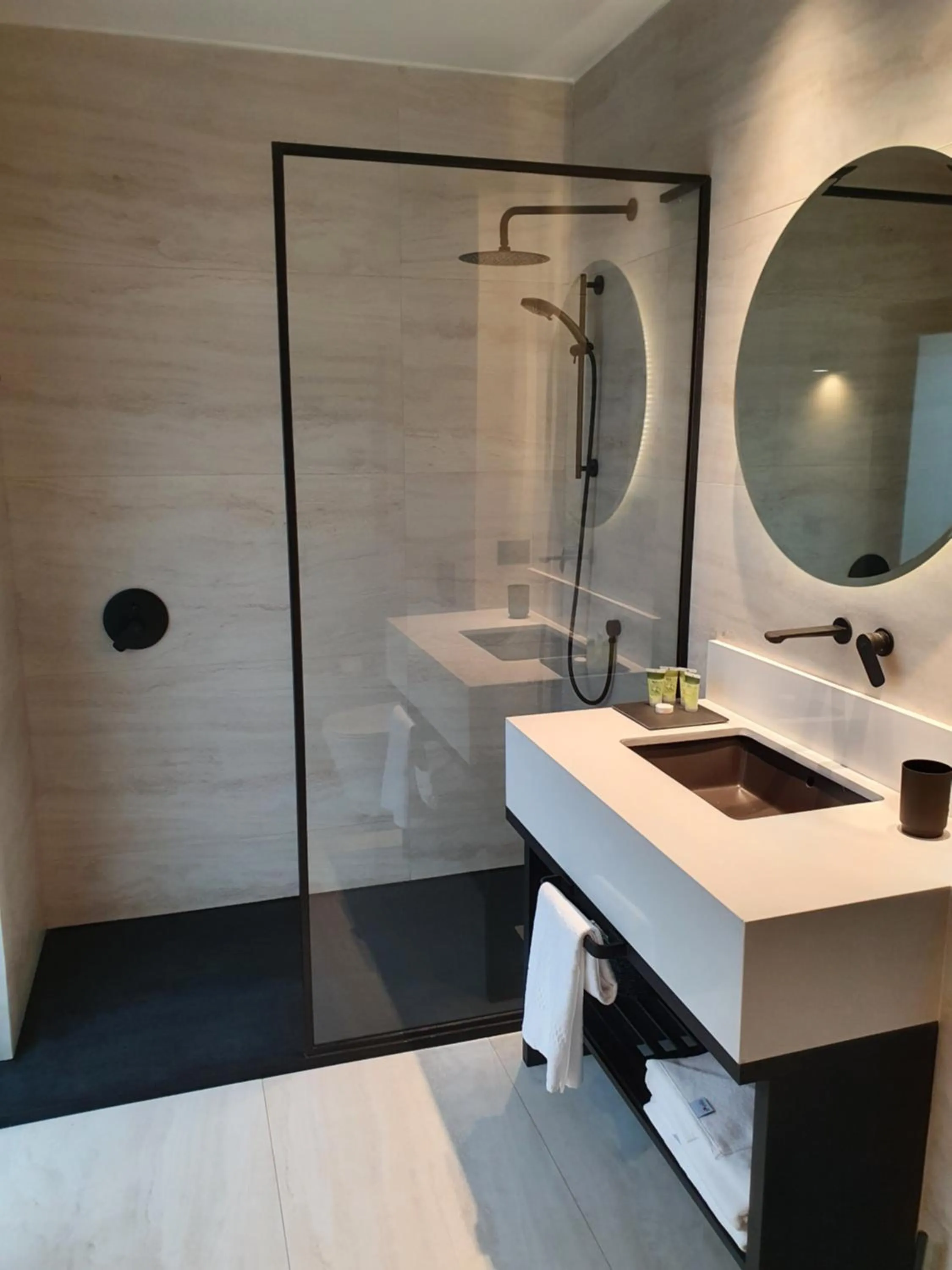 Bathroom in Lastarria Hotel