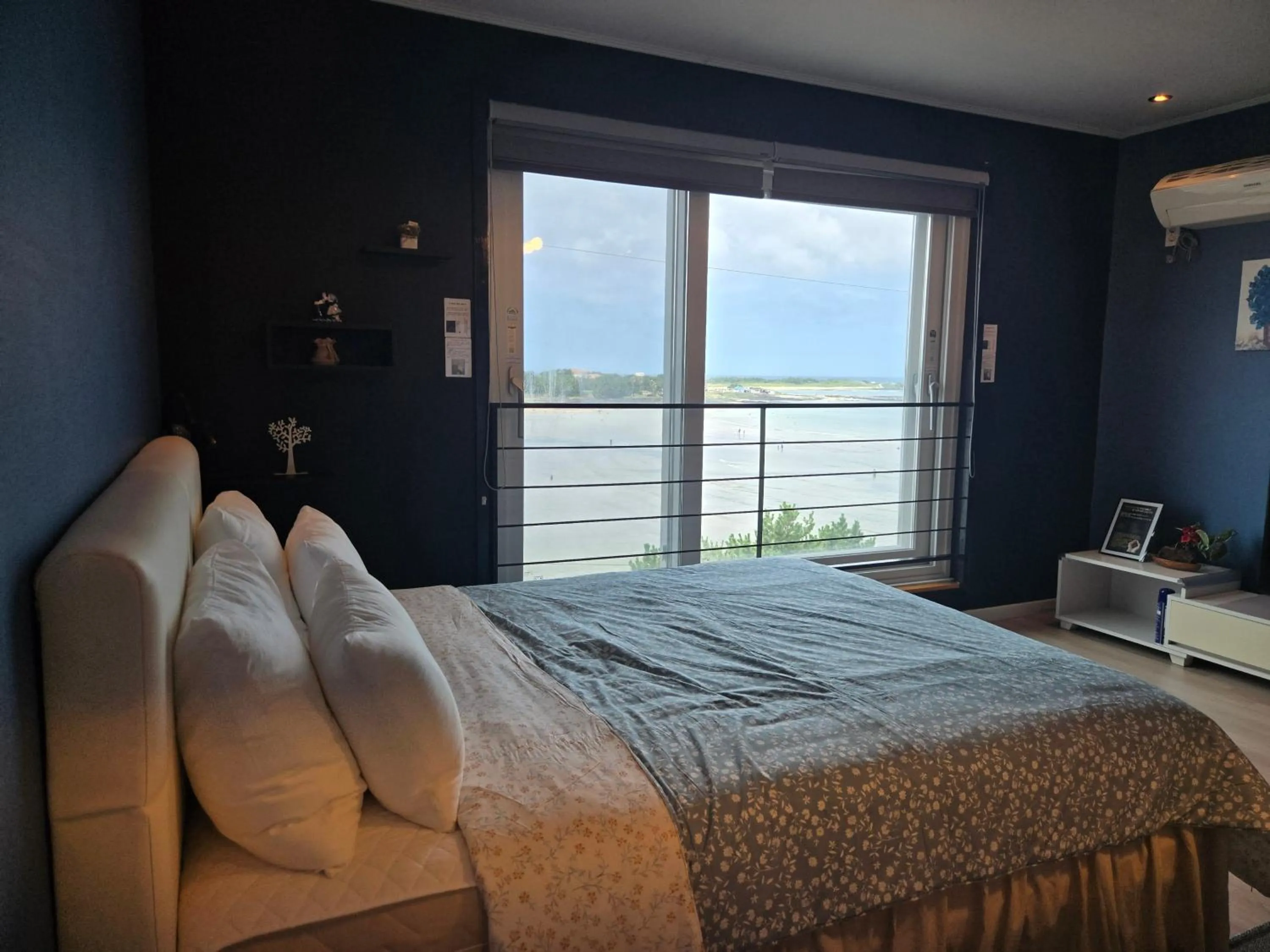 Bed in Jeju Gaviota Pension