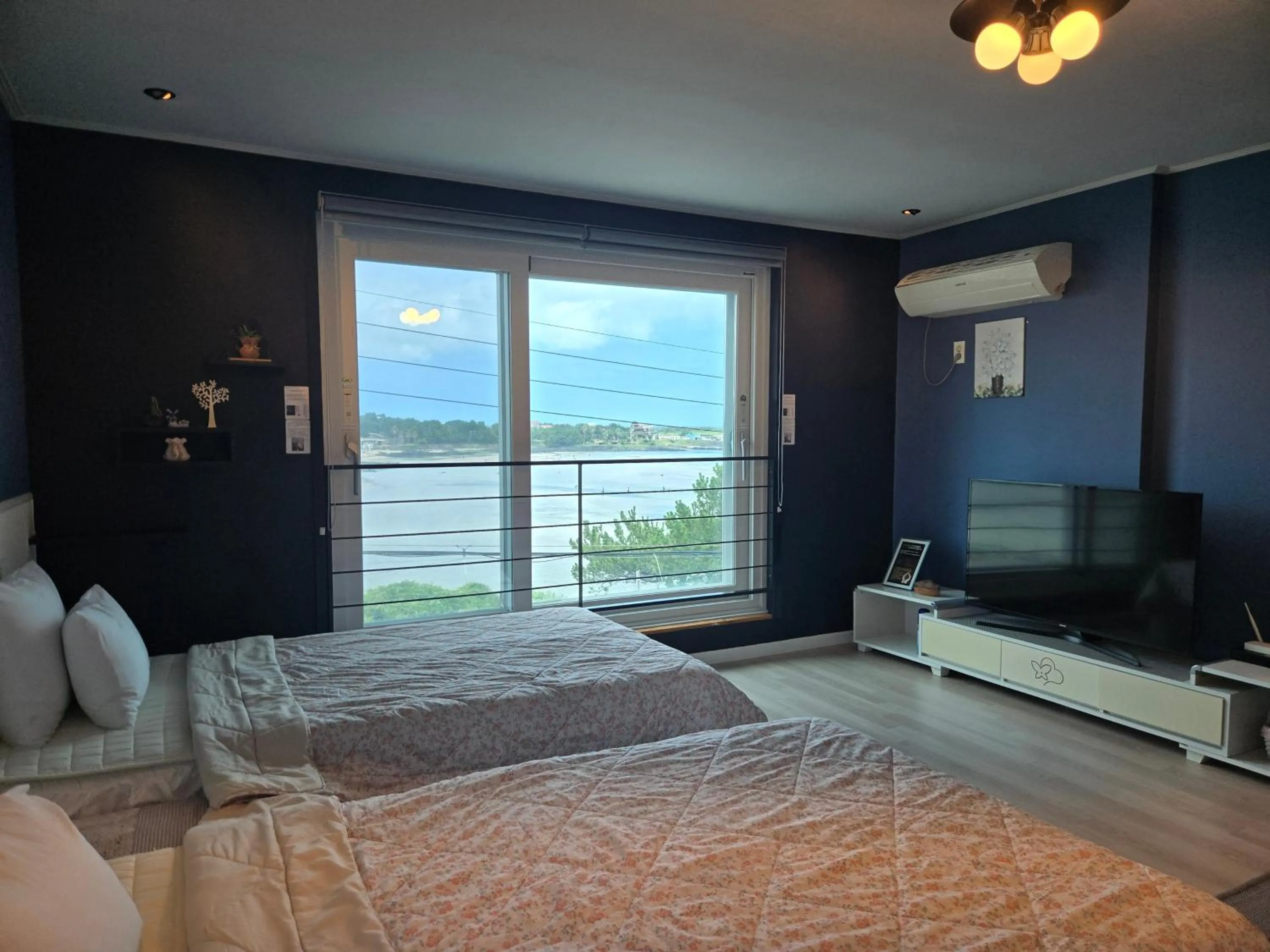 Bed in Jeju Gaviota Pension