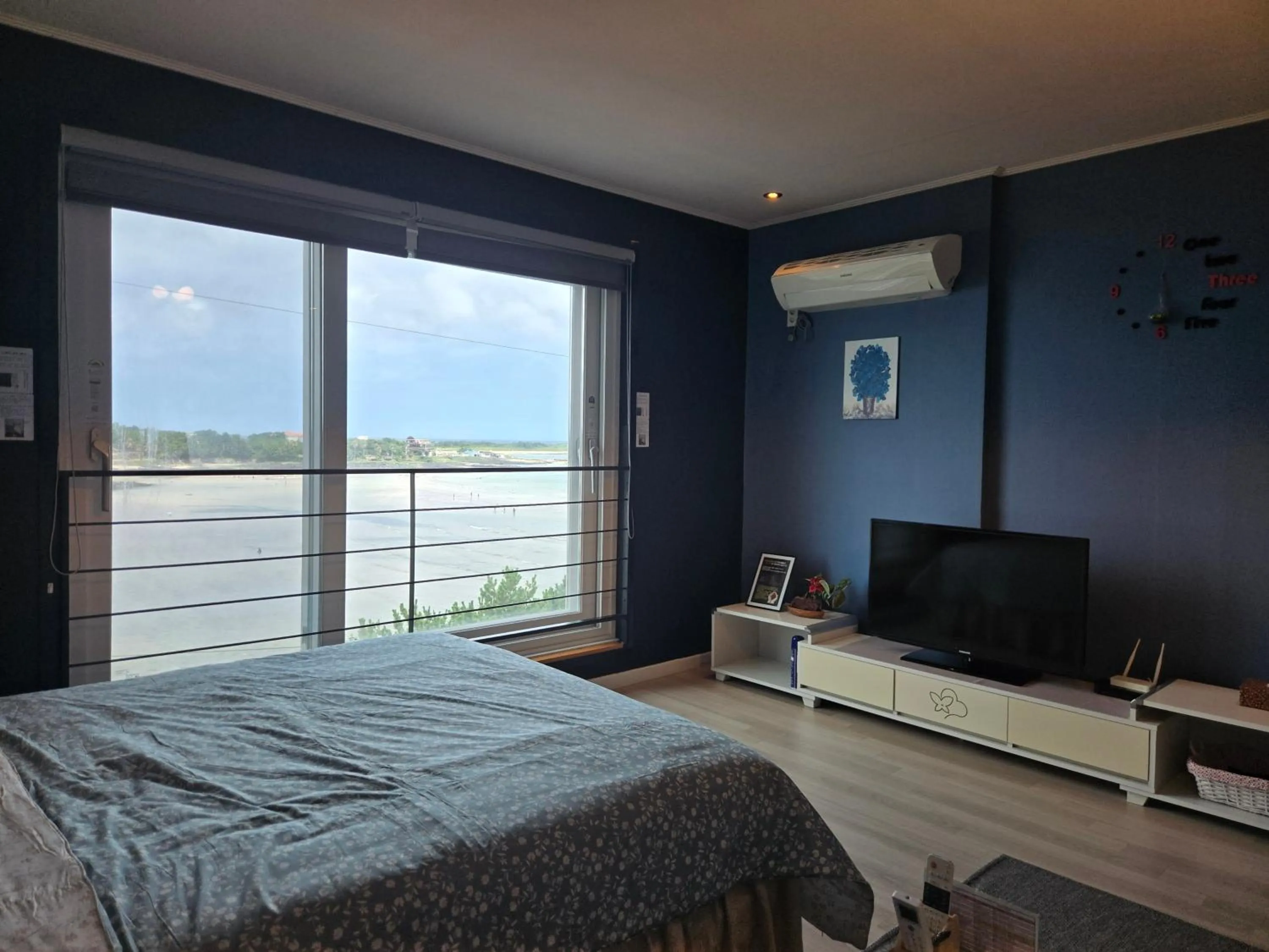 Bed in Jeju Gaviota Pension