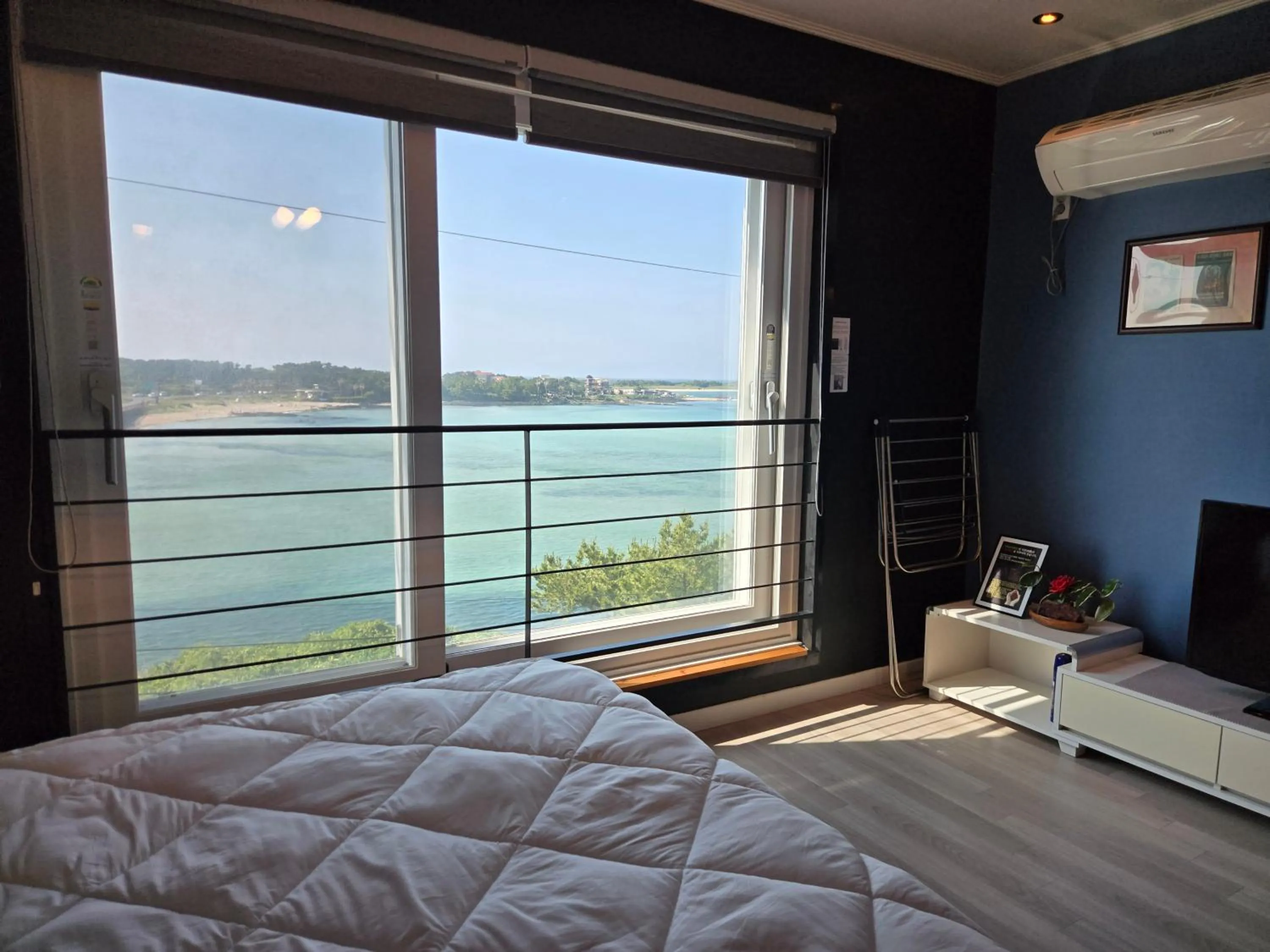 Bed in Jeju Gaviota Pension