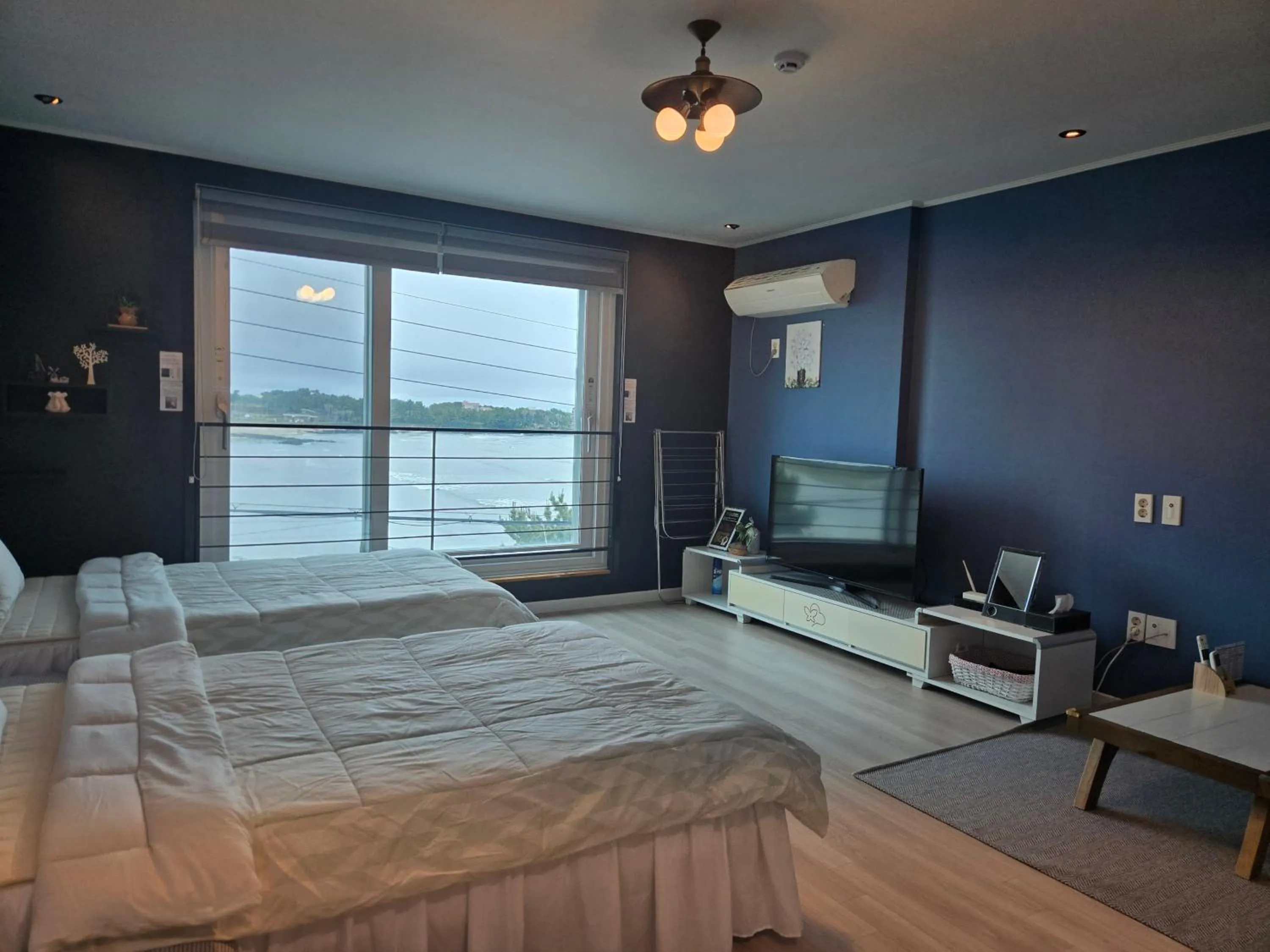 Bed in Jeju Gaviota Pension