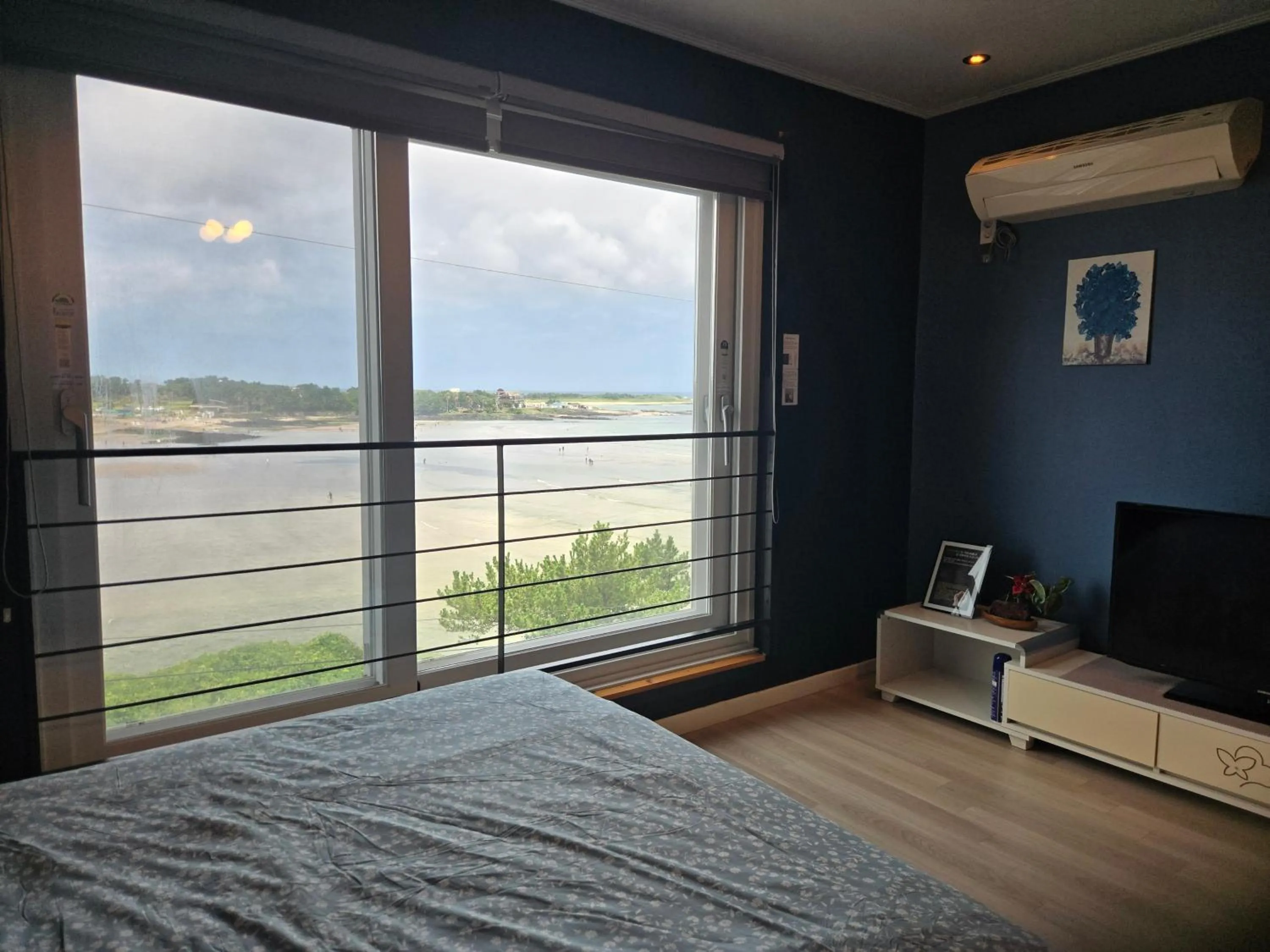 Bed in Jeju Gaviota Pension