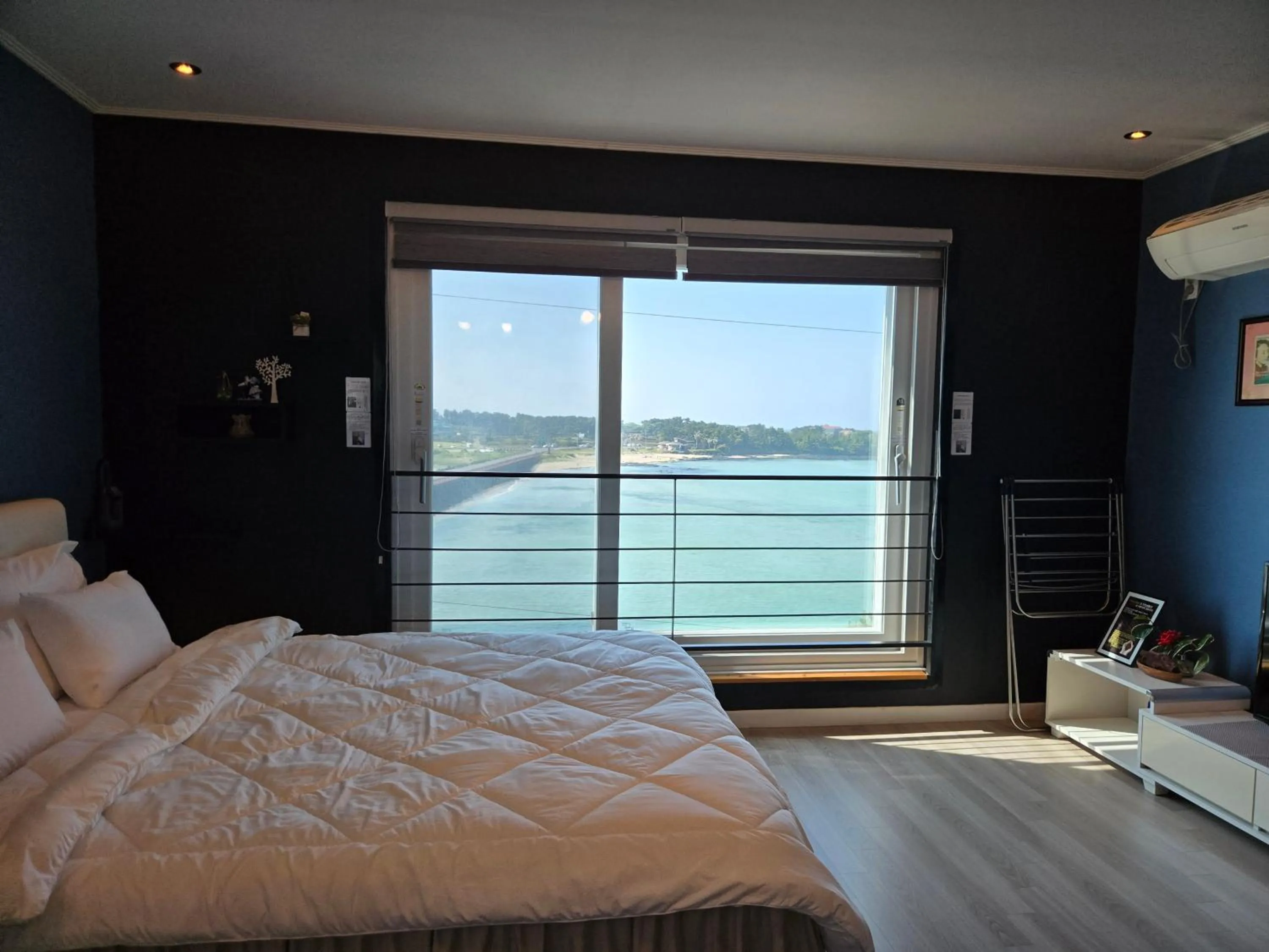 Bed in Jeju Gaviota Pension