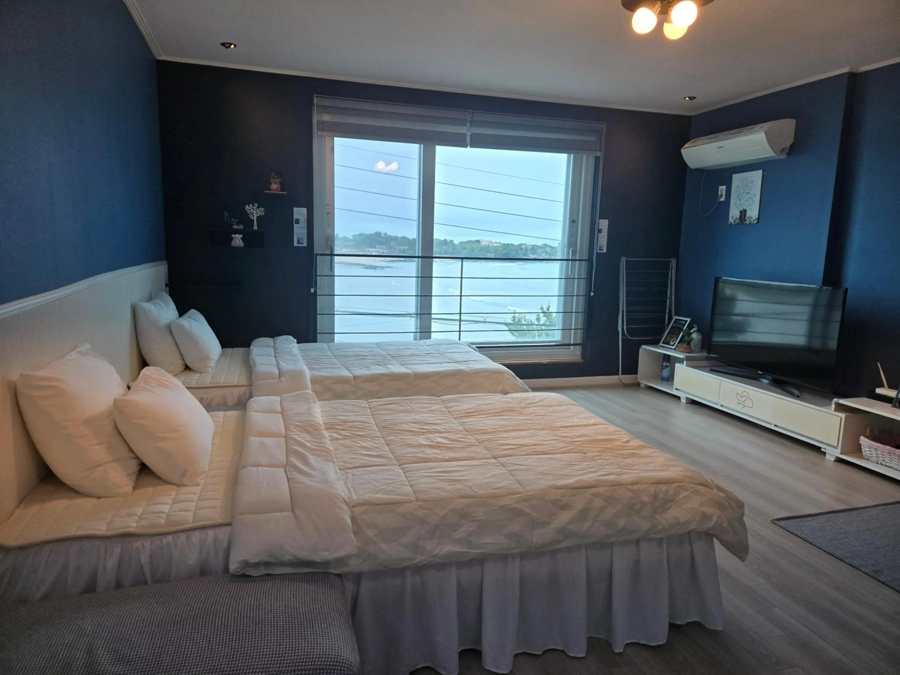 Bed in Jeju Gaviota Pension