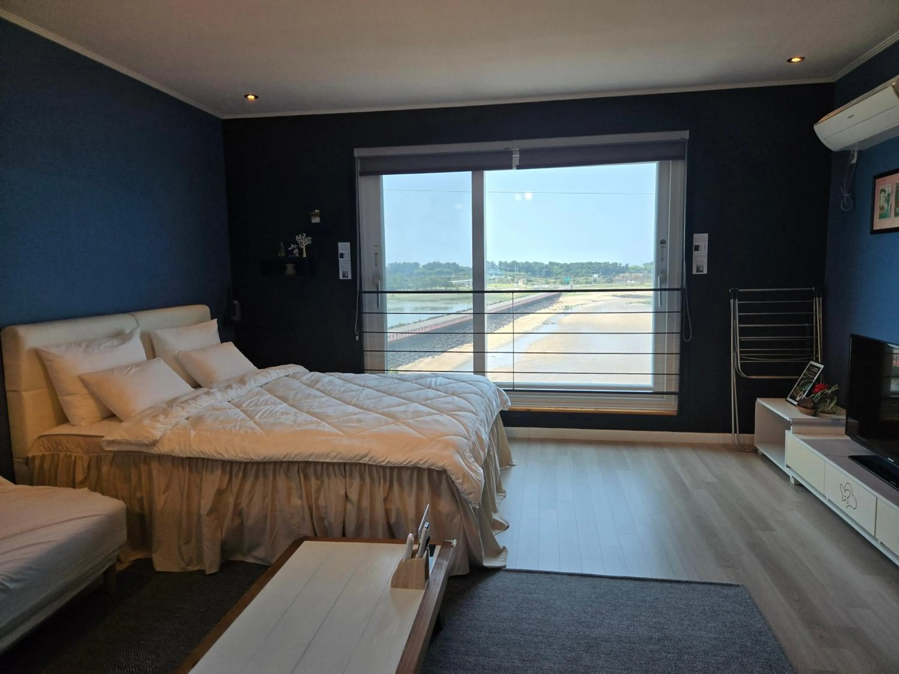 Bed in Jeju Gaviota Pension