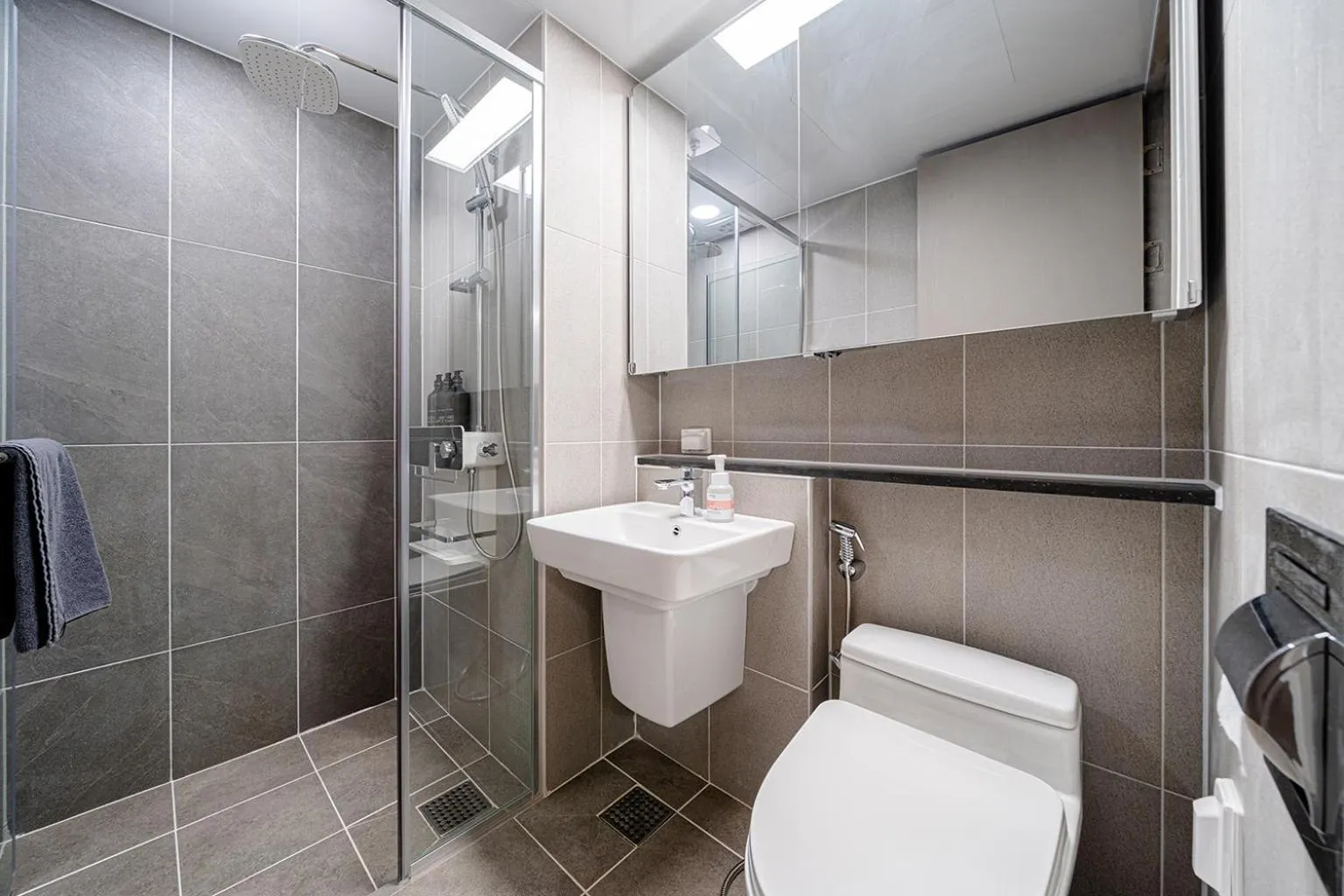 Toilet in Urbanstay Sokcho Deungdae Beach