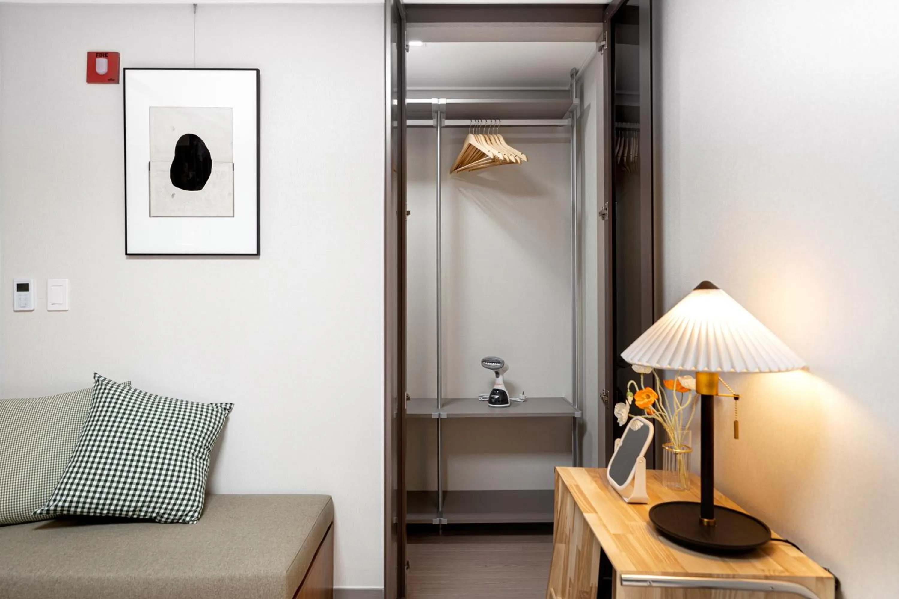 Photo of the whole room in Urbanstay Sokcho Deungdae Beach