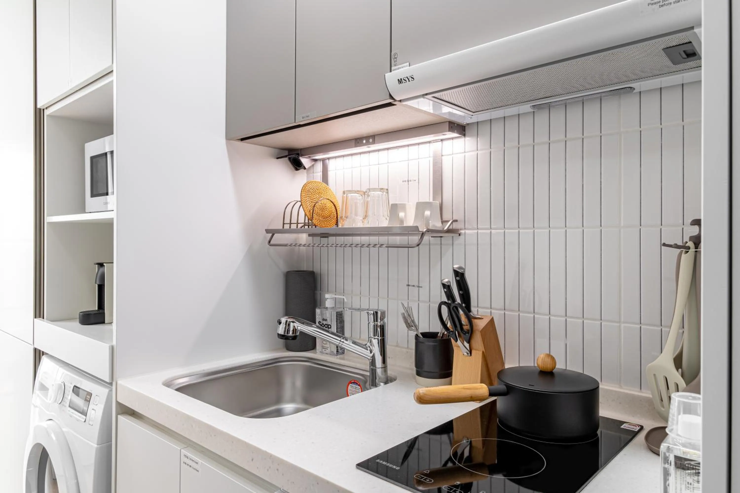 Kitchen or kitchenette in Urbanstay Sokcho Deungdae Beach