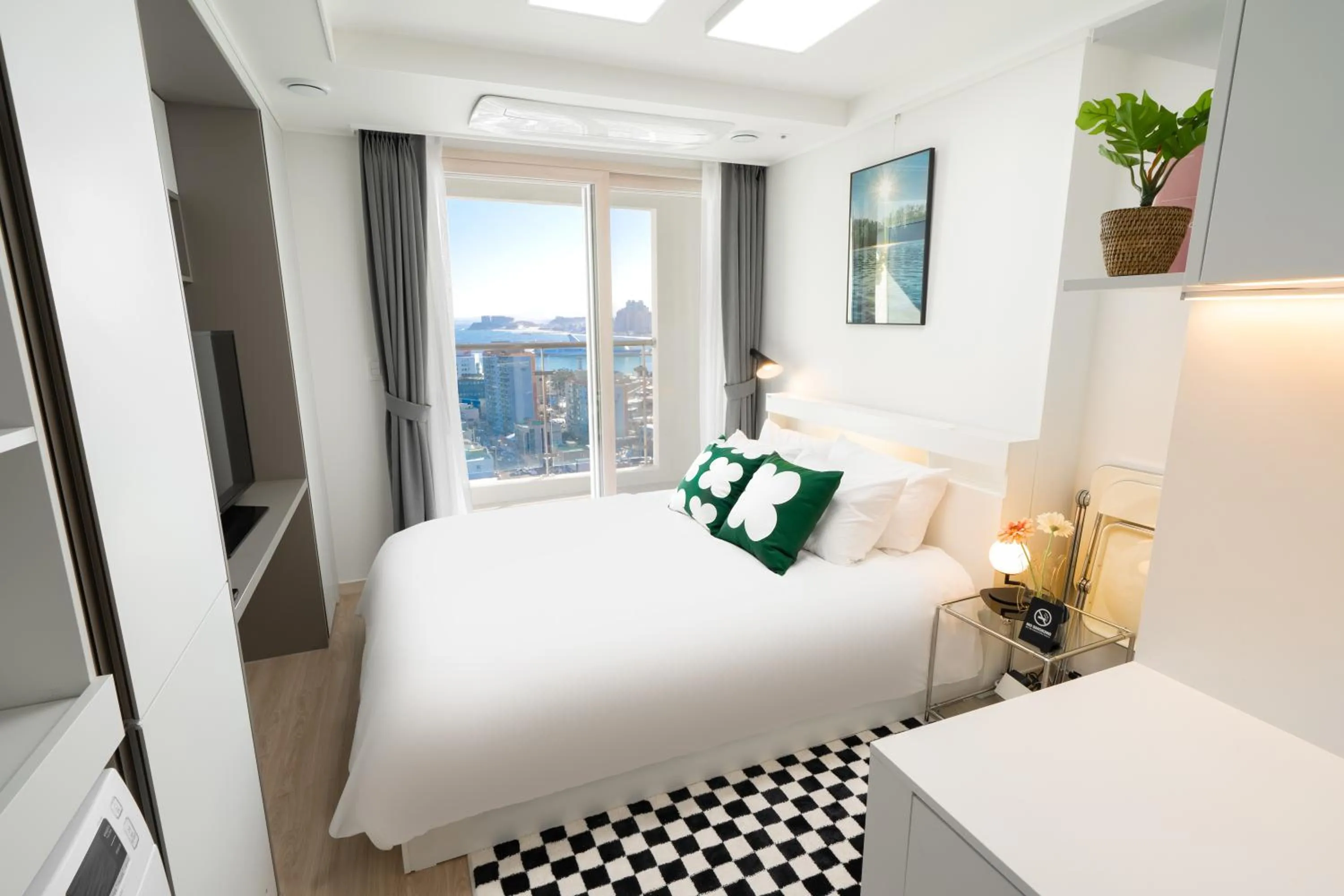 Photo of the whole room, Bed in Urbanstay Sokcho Deungdae Beach