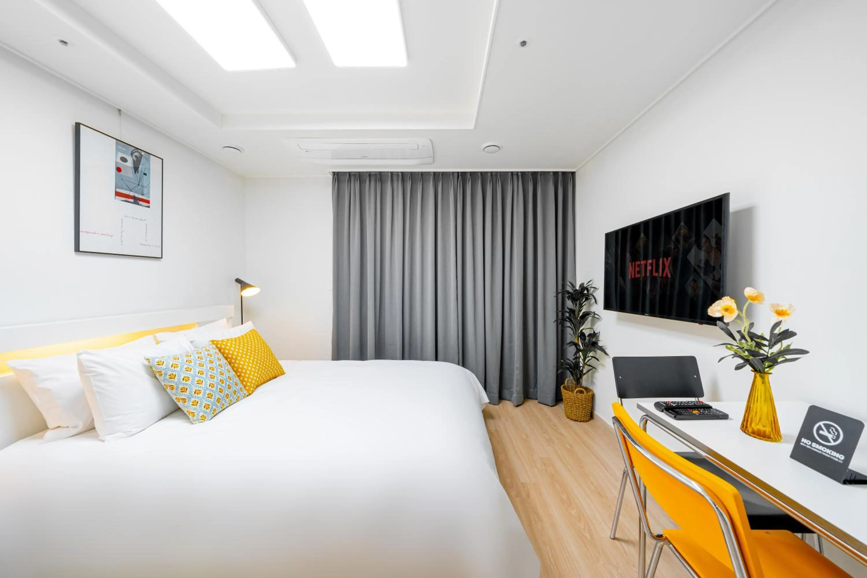 Photo of the whole room, Bed in Urbanstay Sokcho Deungdae Beach