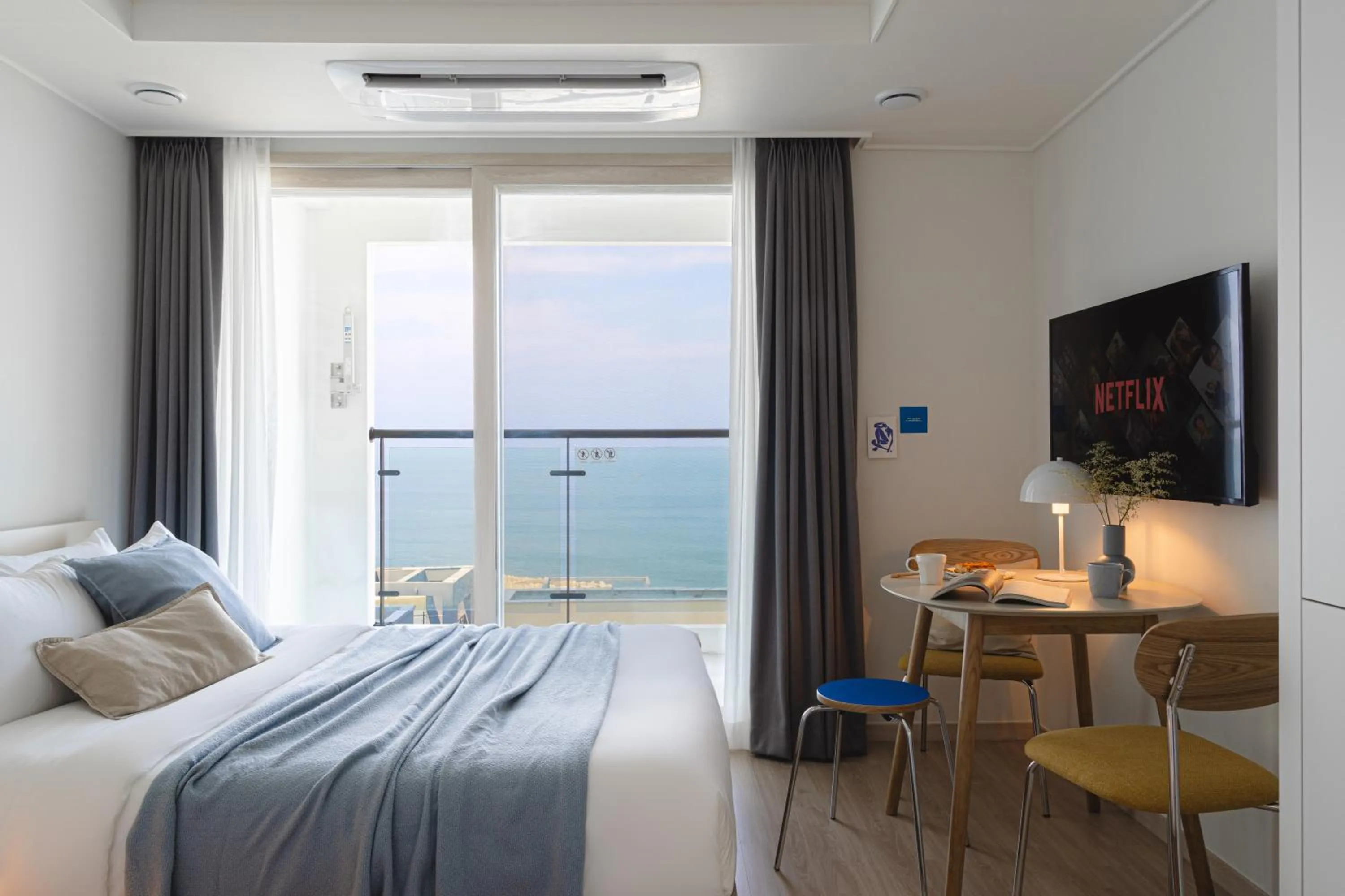 Photo of the whole room, Bed in Urbanstay Sokcho Deungdae Beach