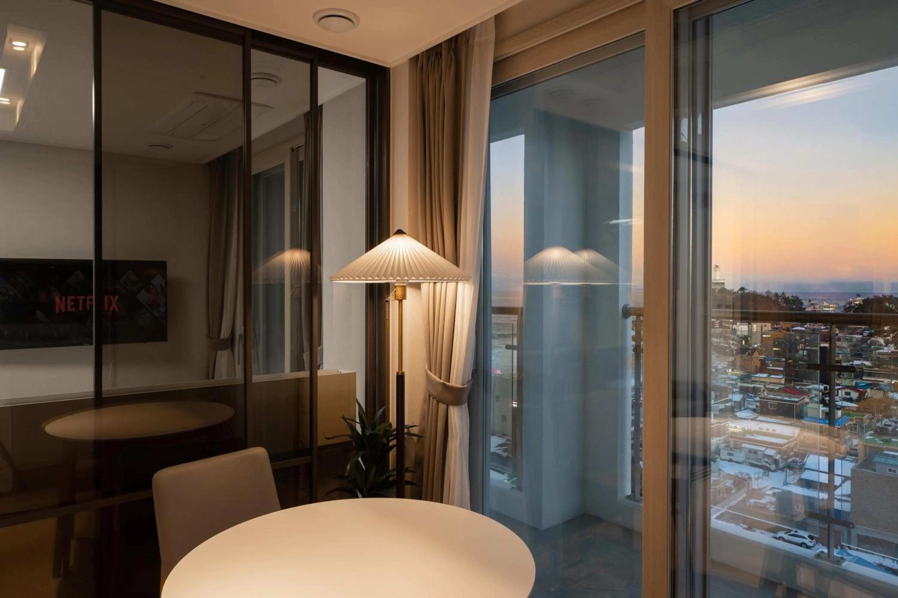 Photo of the whole room in Urbanstay Sokcho Deungdae Beach