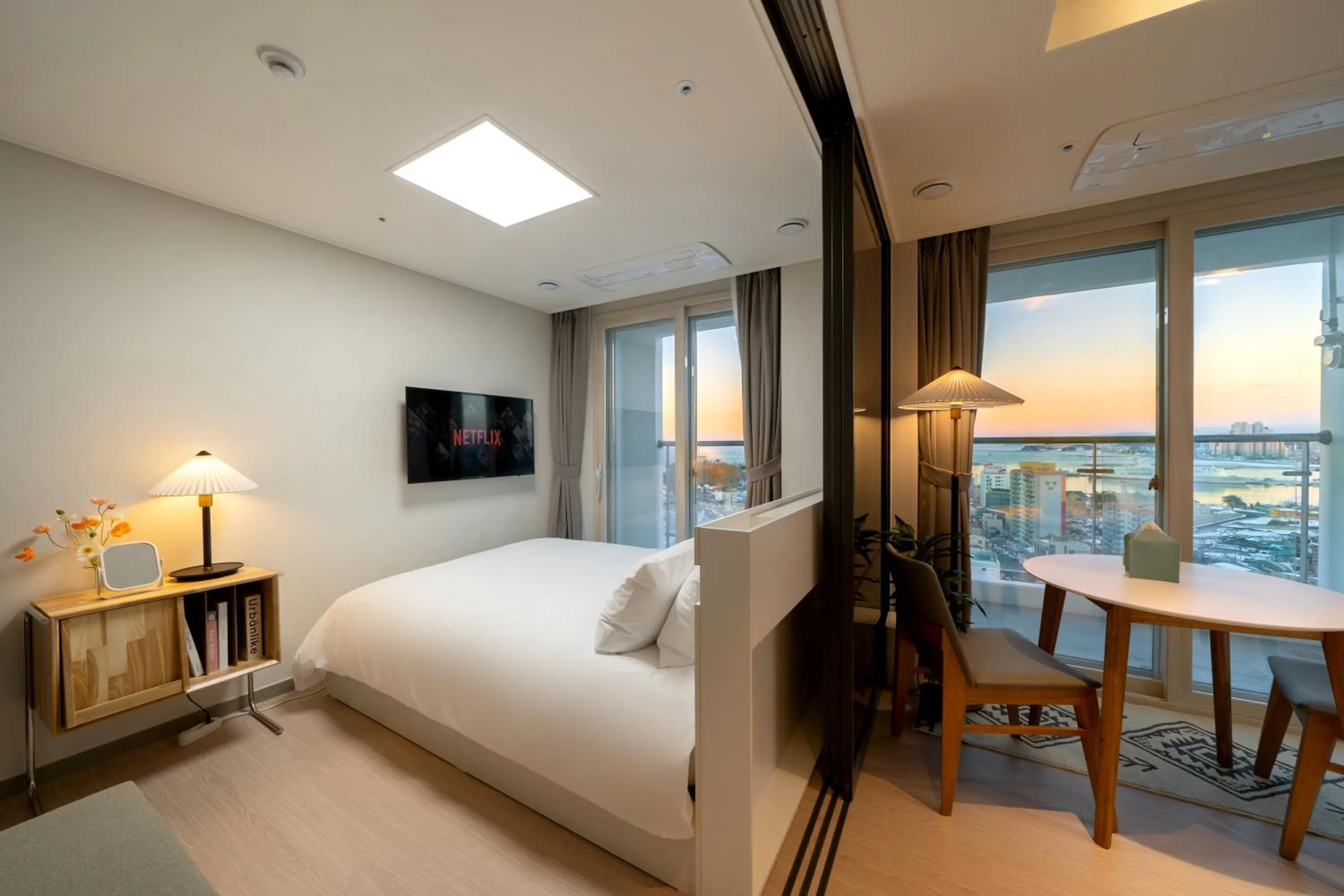 Photo of the whole room, Bed in Urbanstay Sokcho Deungdae Beach