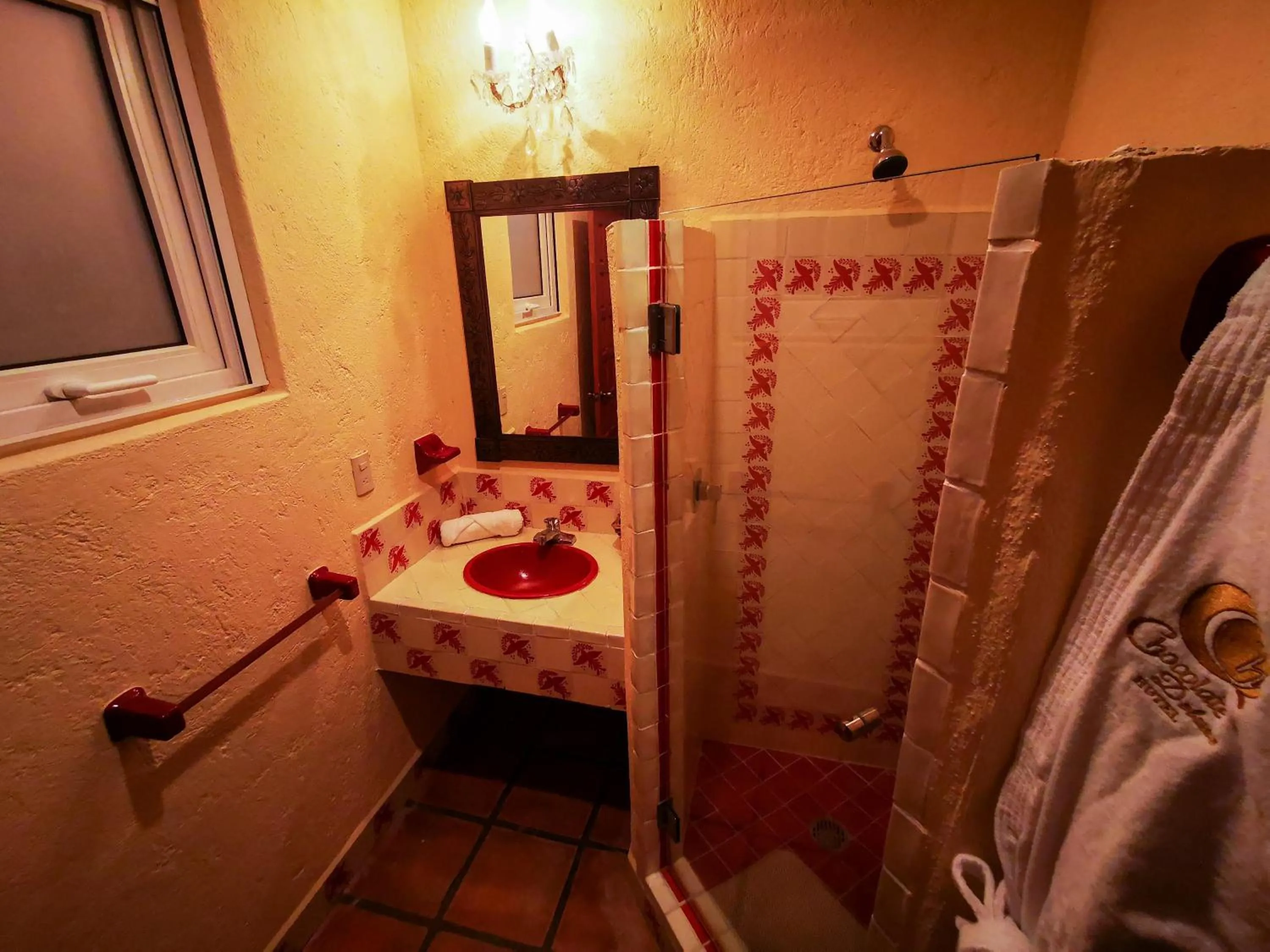 Shower in Hotel Chocolate Tradicional