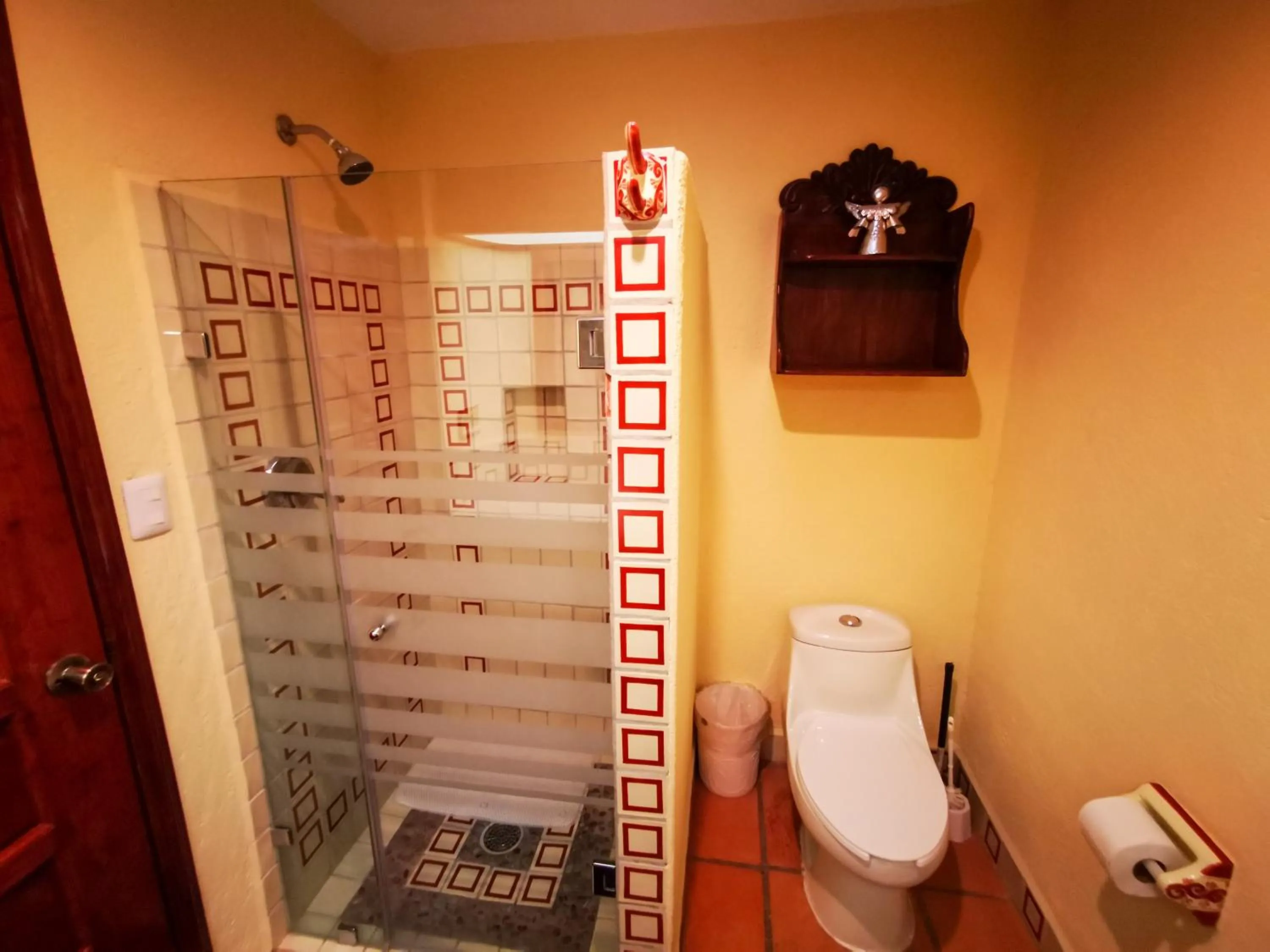 Shower in Hotel Chocolate Tradicional