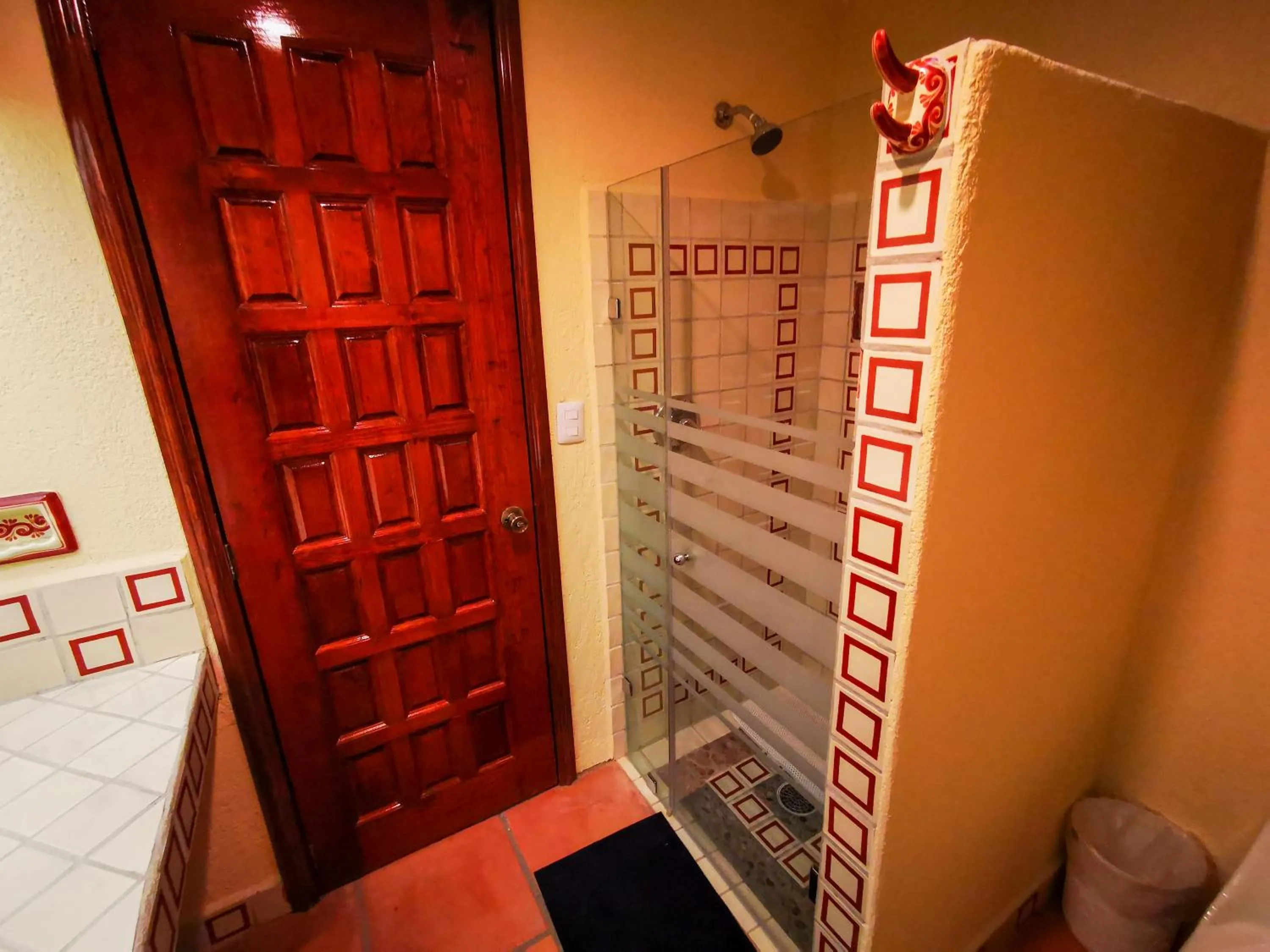 Shower in Hotel Chocolate Tradicional