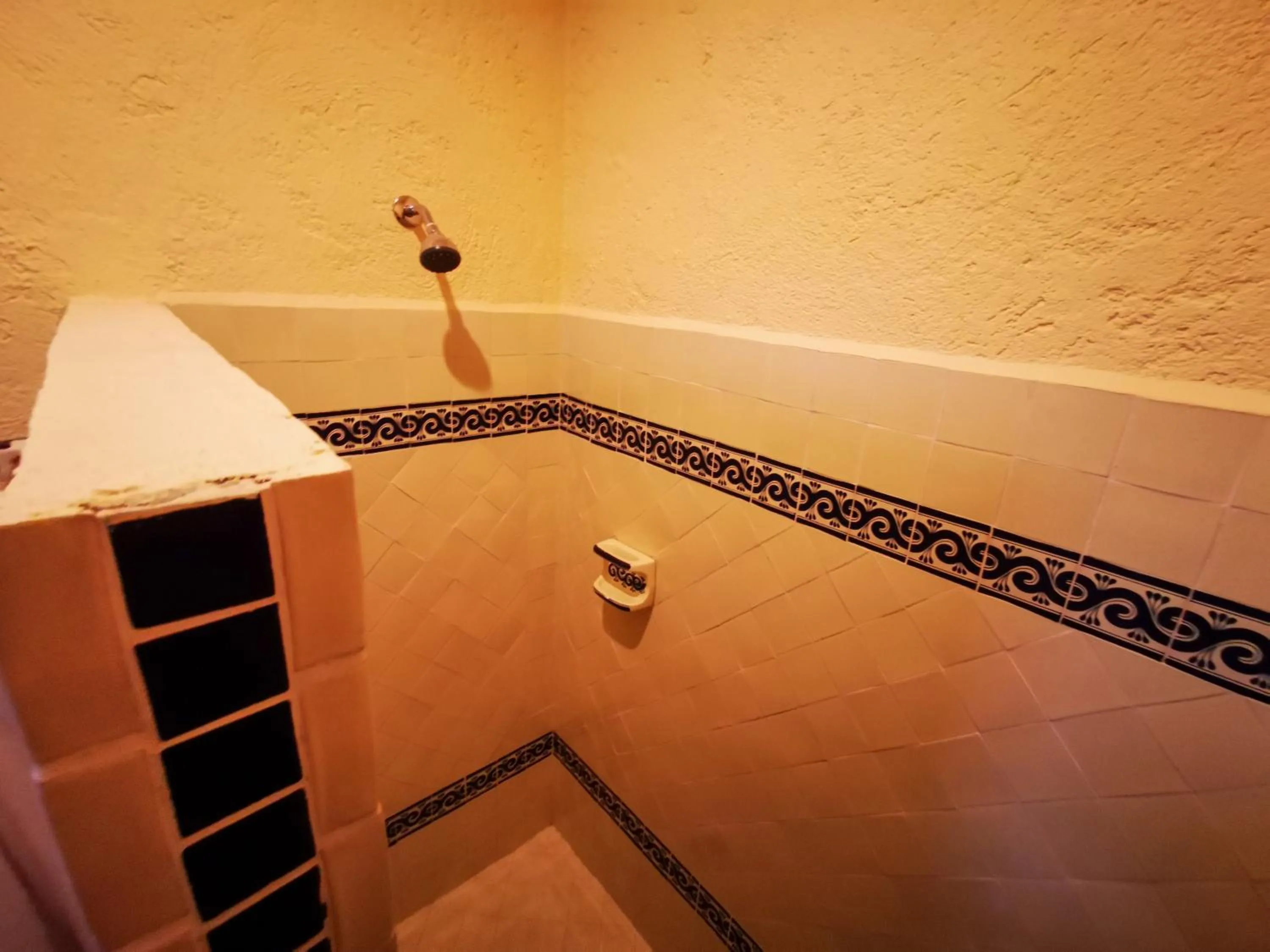 Shower in Hotel Chocolate Tradicional