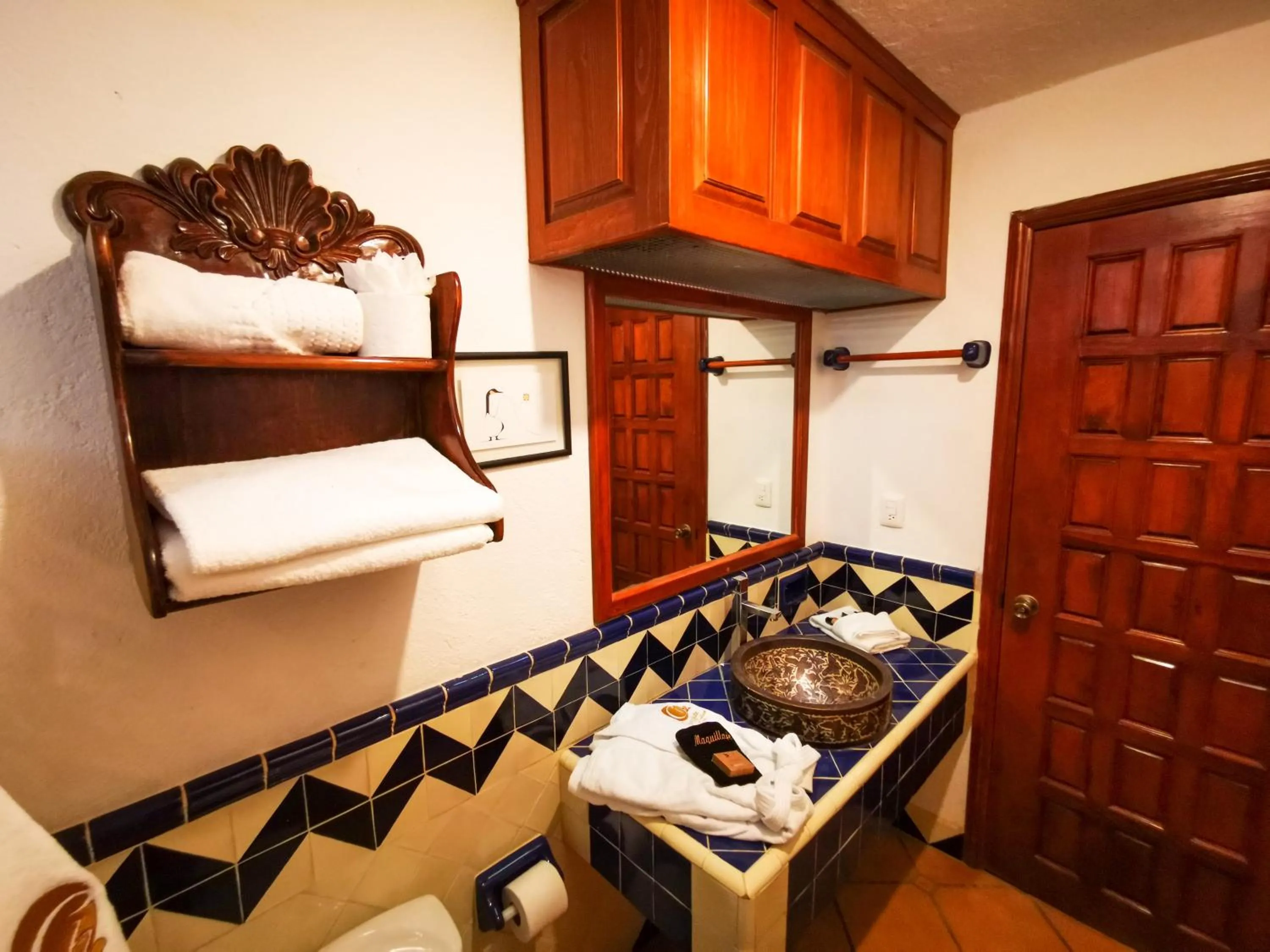 Bathroom, Bed in Hotel Chocolate Tradicional