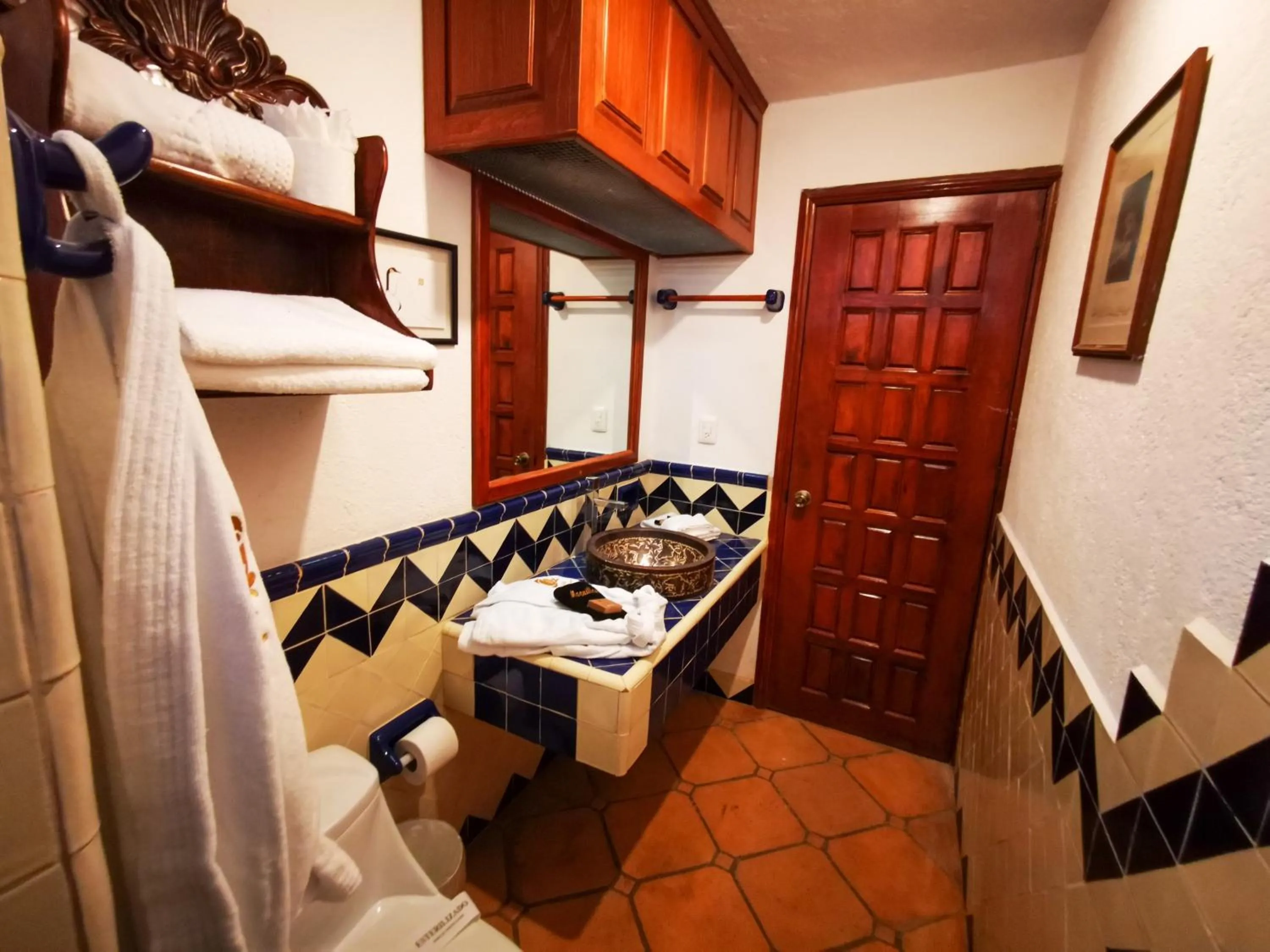 Bathroom, Bed in Hotel Chocolate Tradicional