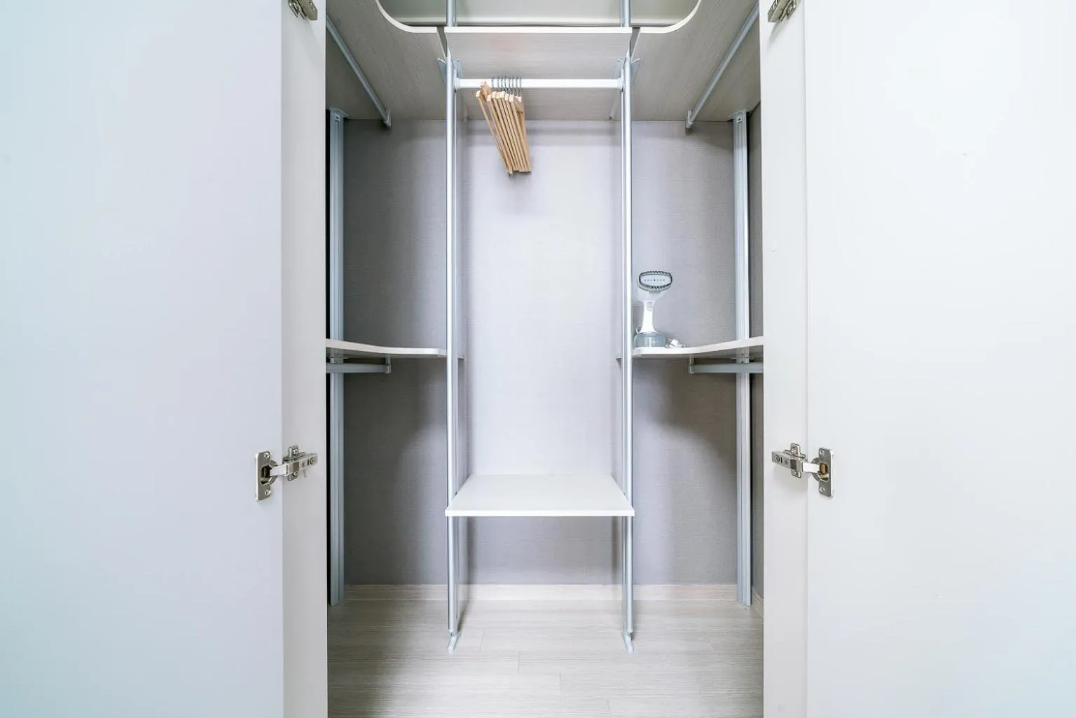 wardrobe in Urbanstay Songdo Moonlight Park