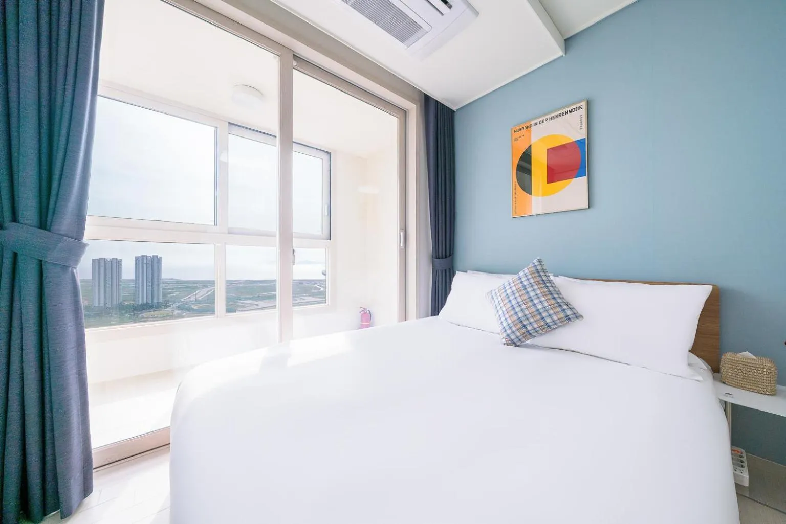 Photo of the whole room, Bed in Urbanstay Songdo Moonlight Park