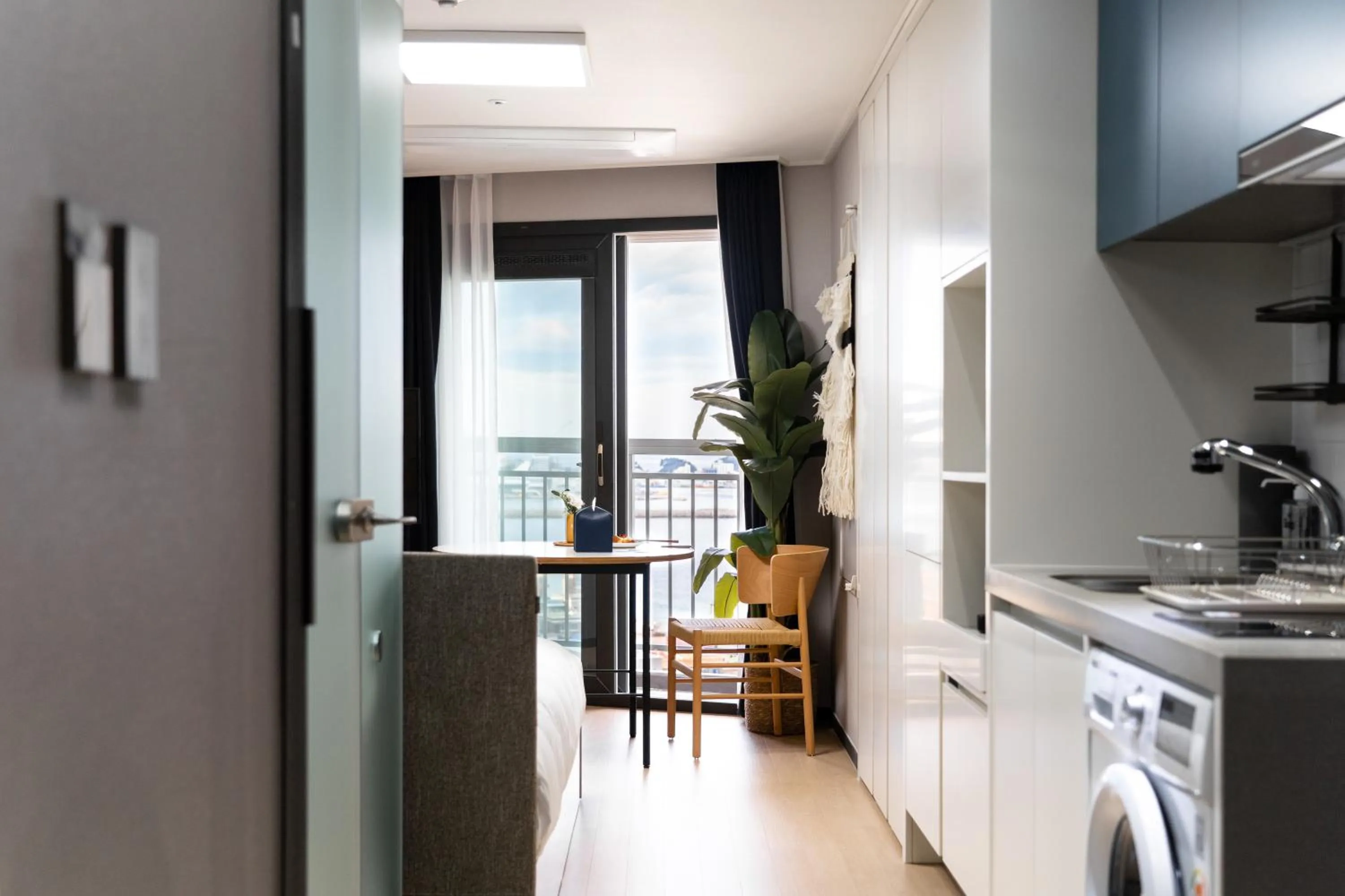 Seating area in Urbanstay Sokcho beach C