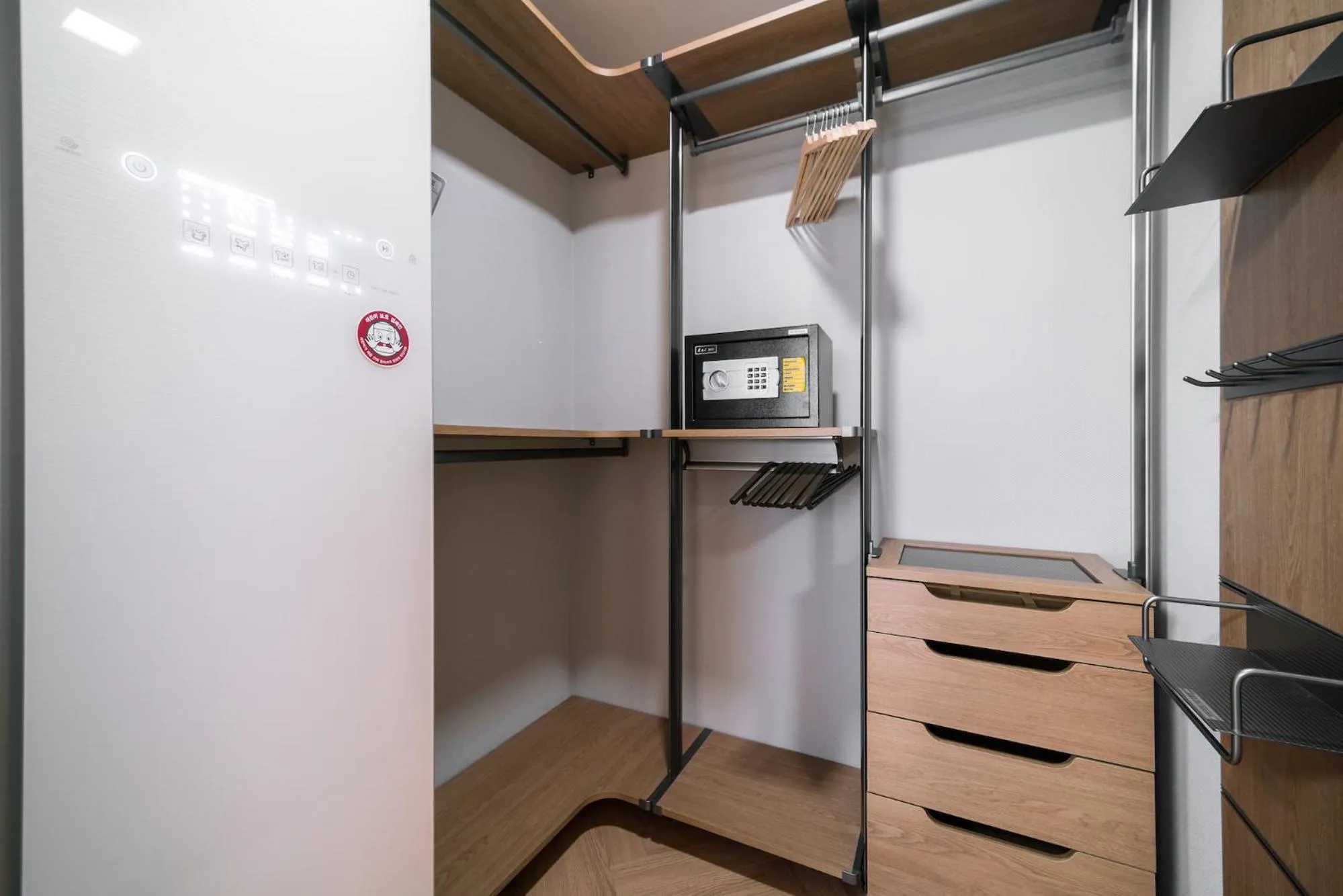 safe in Le Collective Busan station