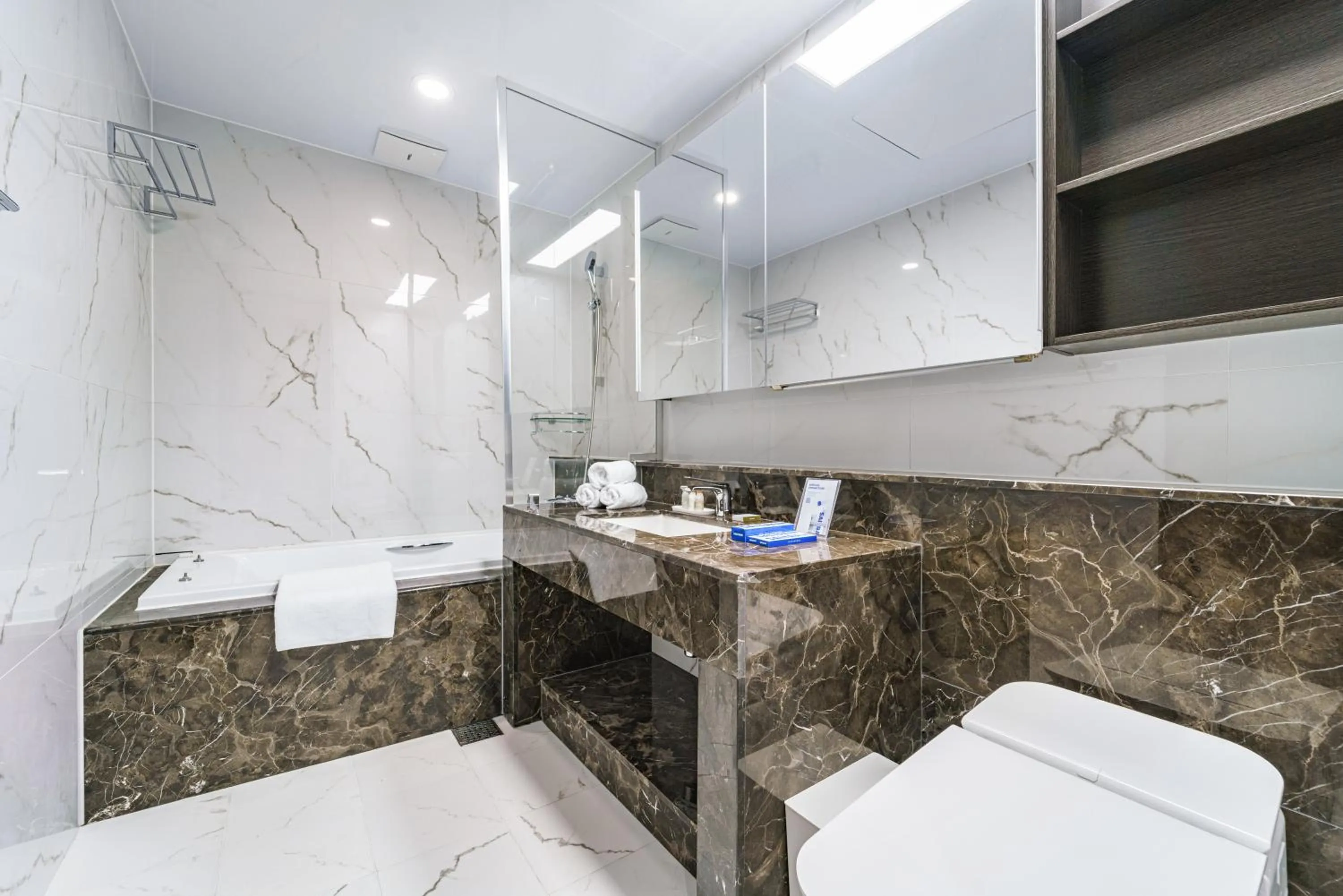 Bathroom in Le Collective Busan station