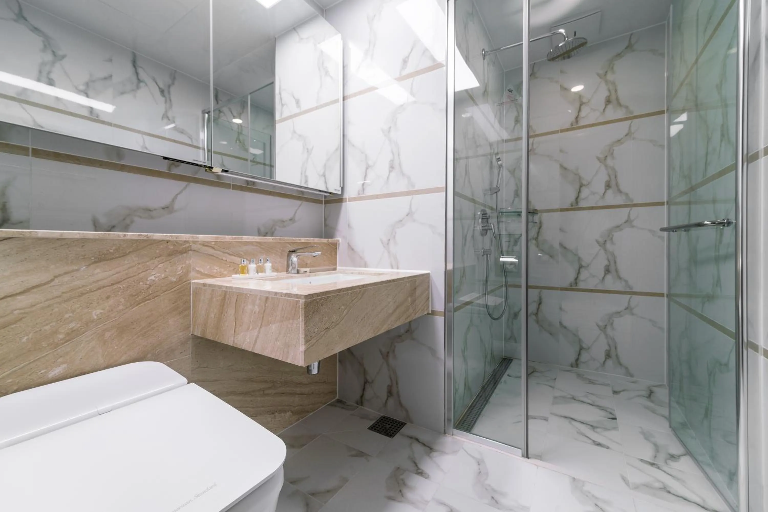 Shower in Le Collective Busan station