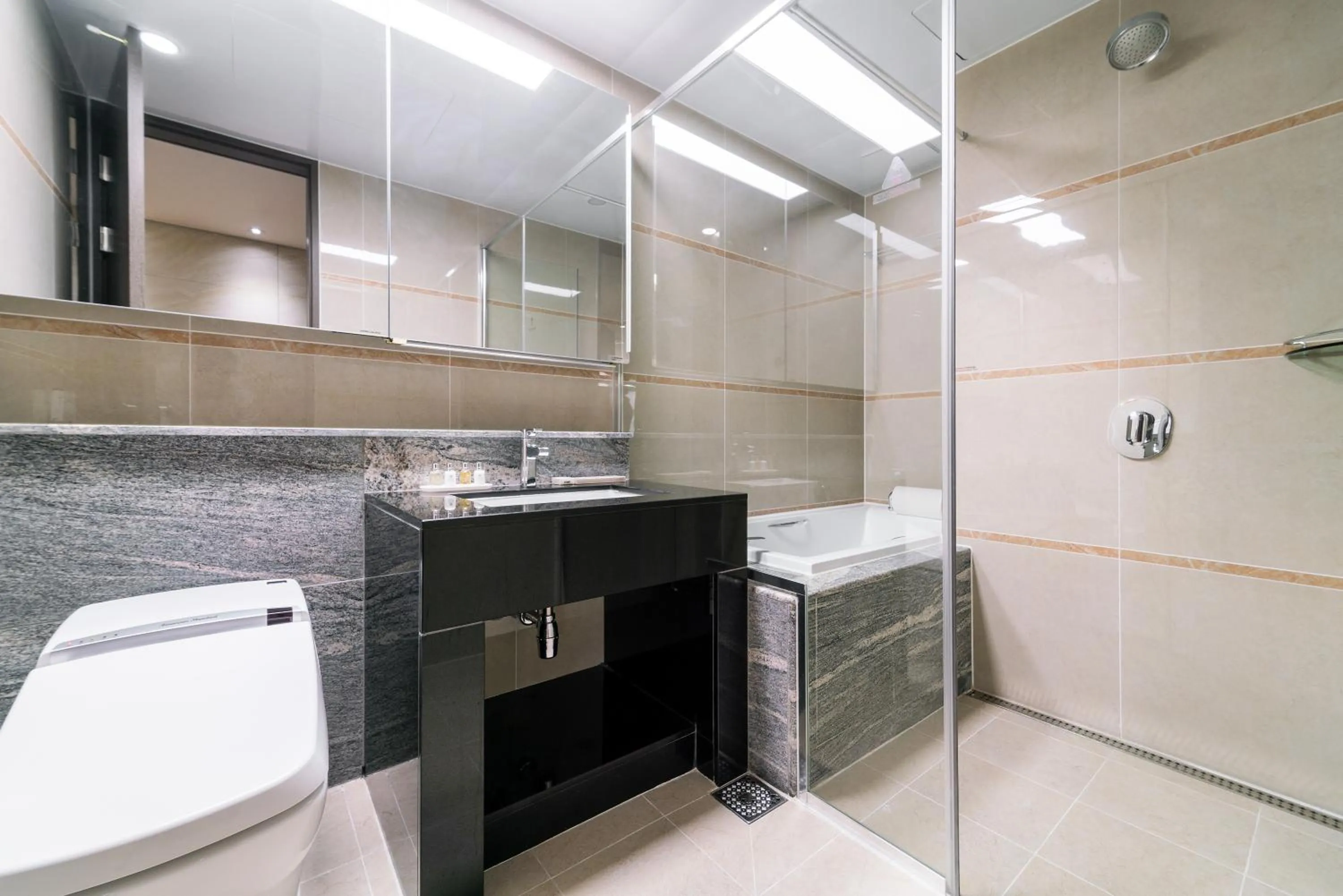 Toilet in Le Collective Busan station