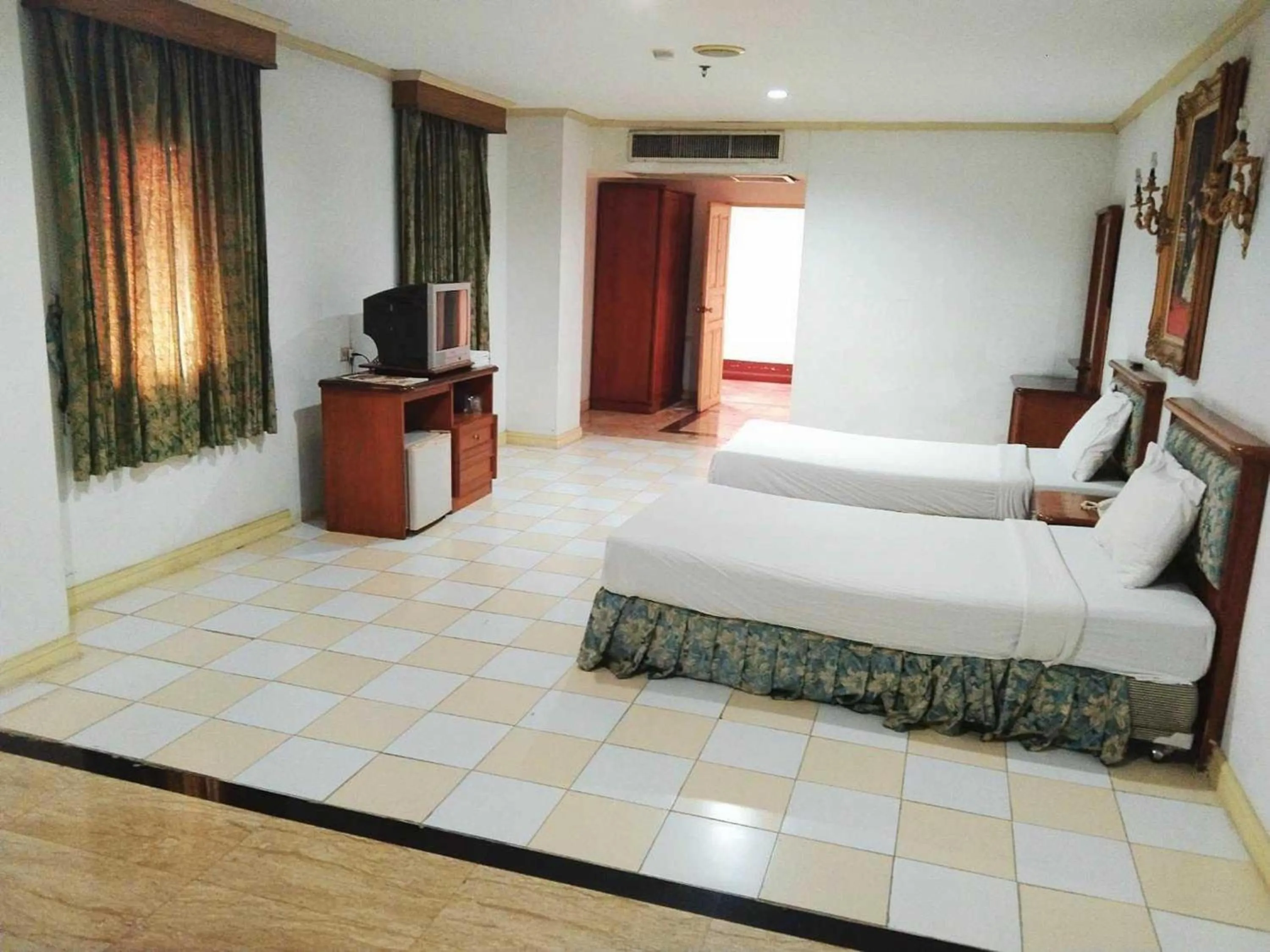 Photo of the whole room, Bed in OYO 75466 -13 Coins Bang Yai Hotel