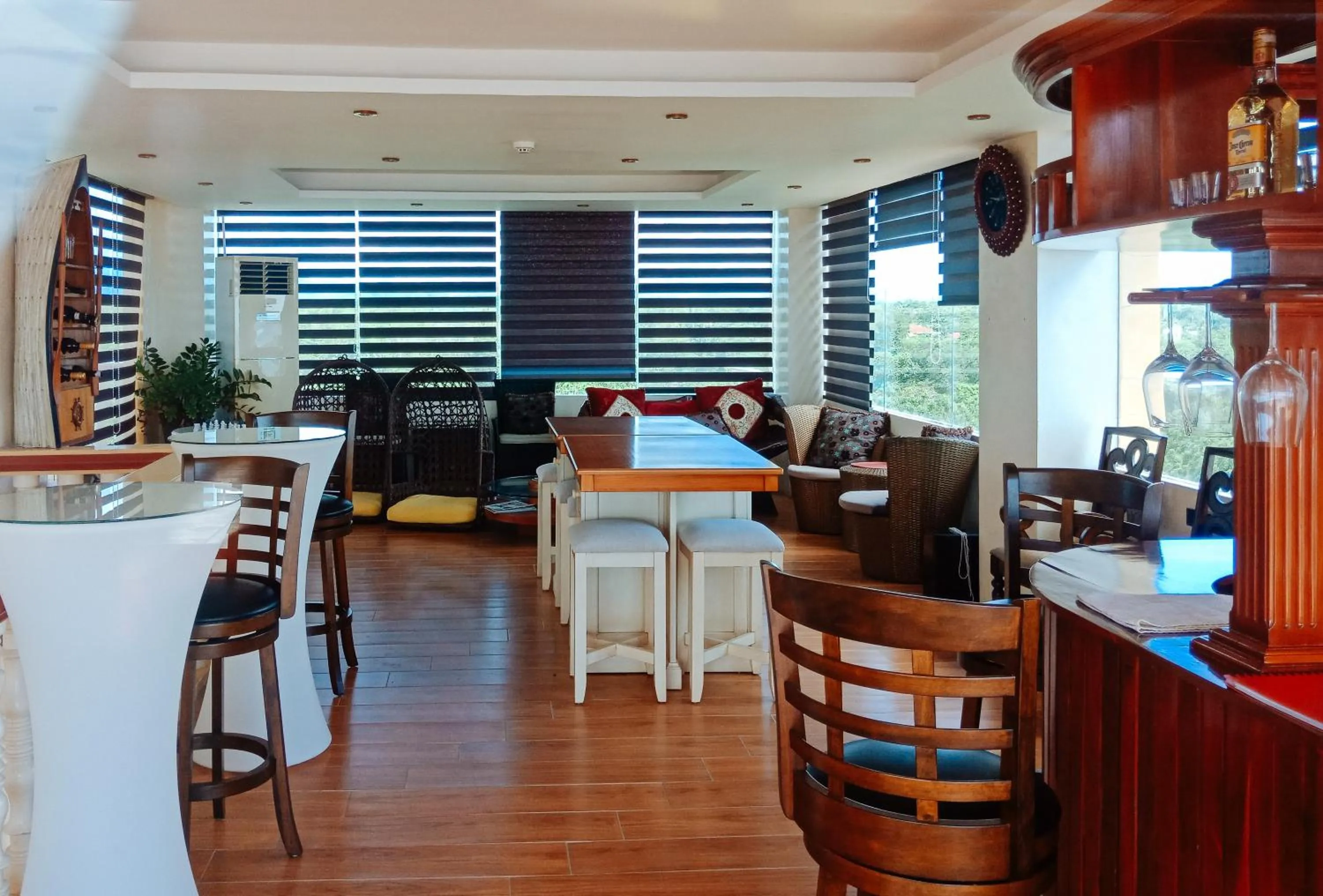 Restaurant/places to eat in RedDoorz @ Joyce Palace Antique