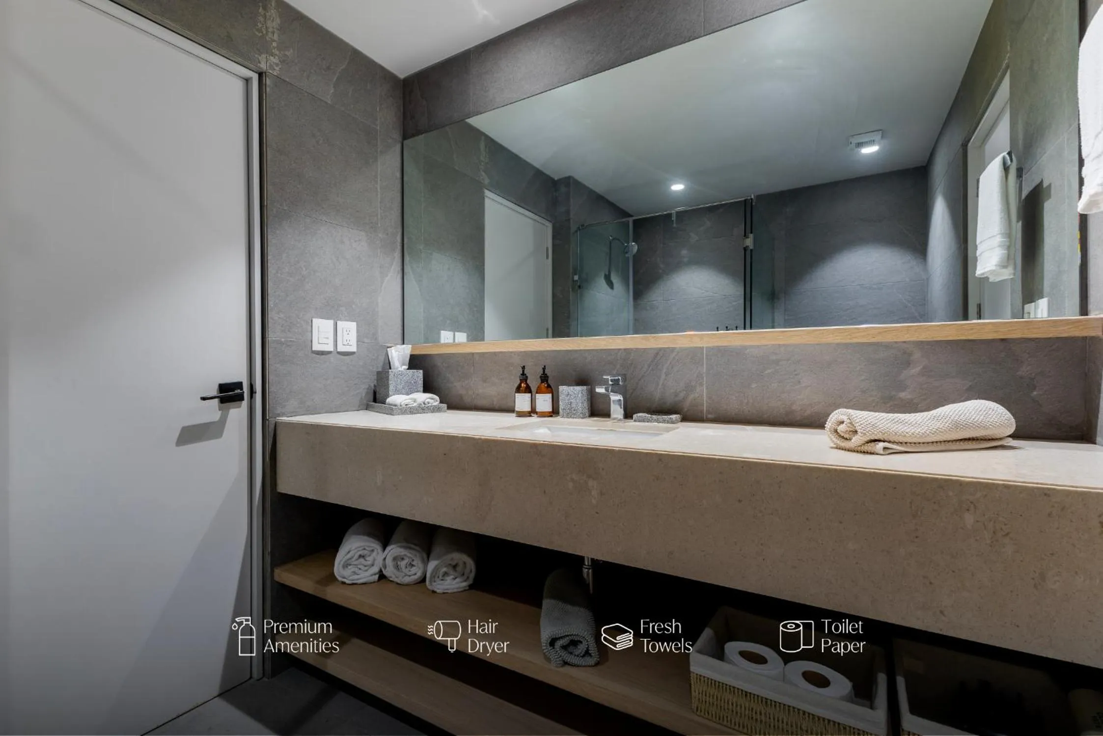 Bathroom, Bed in Capitalia Parque Lincoln