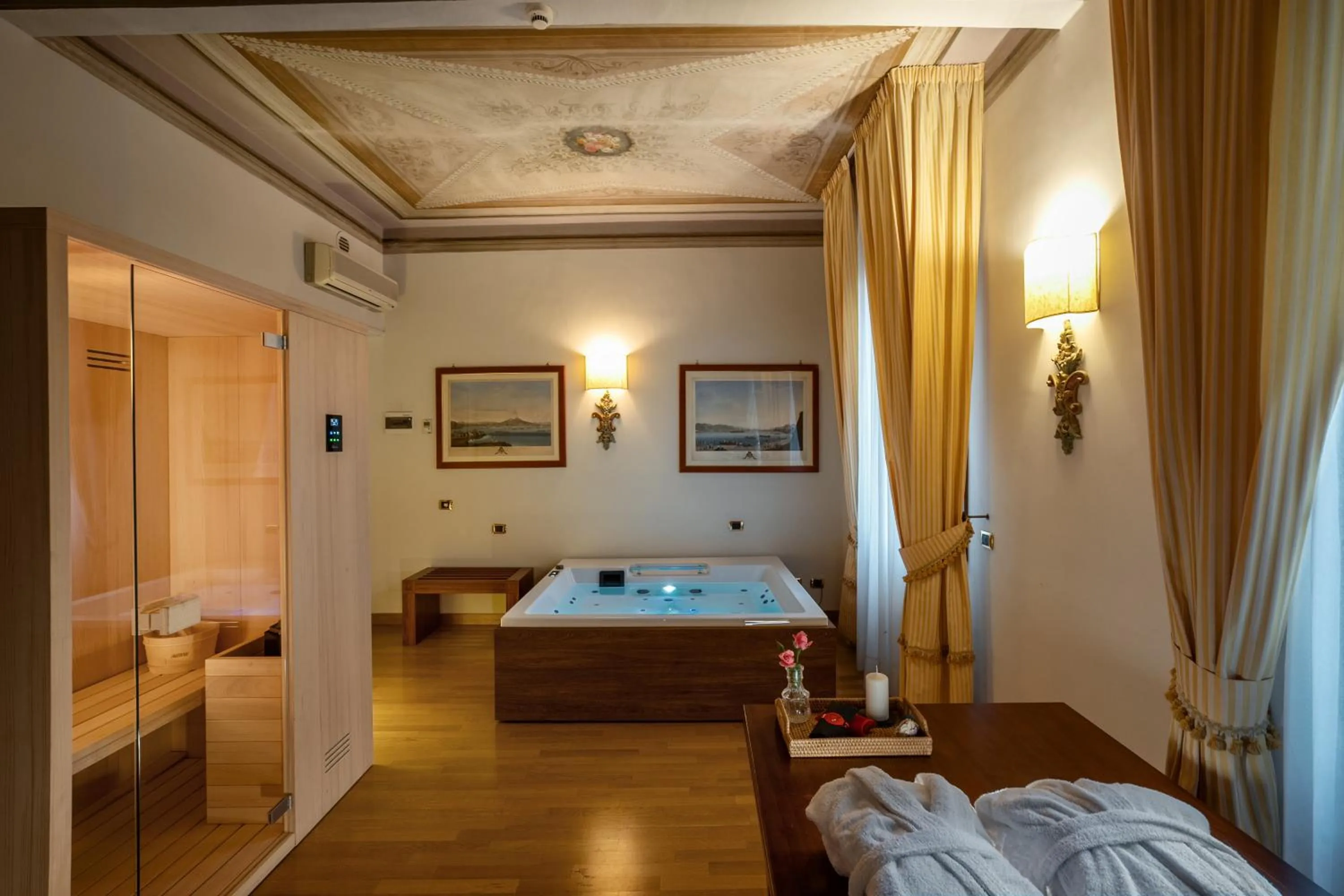 Photo of the whole room, Bed in Relais Le Felci Executive Suite Spa