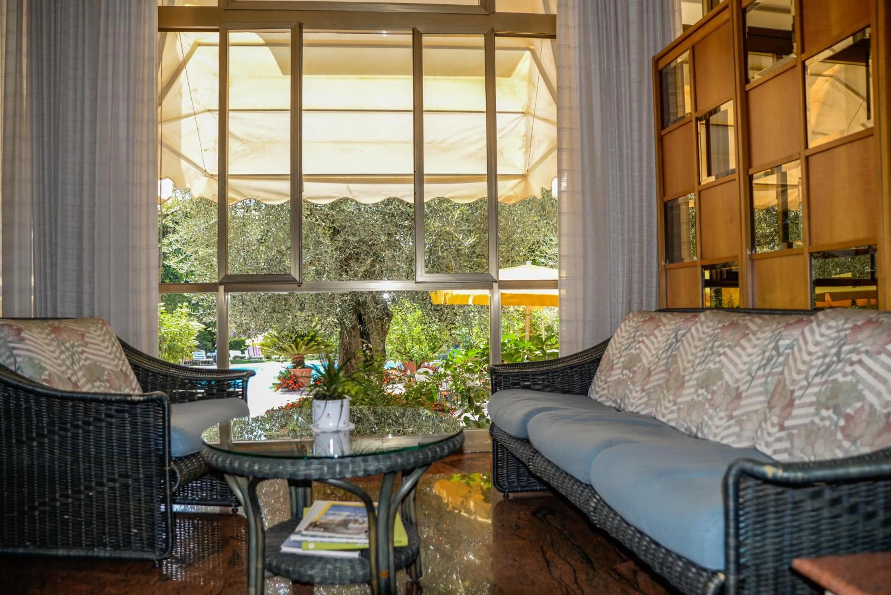 Seating area in Hotel Continental