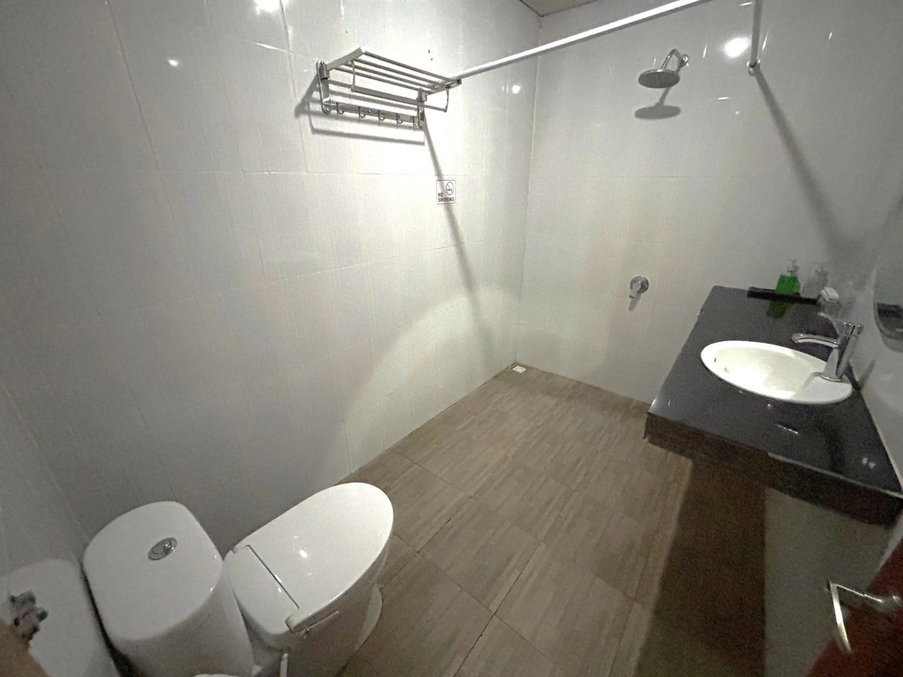 Toilet in Caldera Hotel & Restaurant