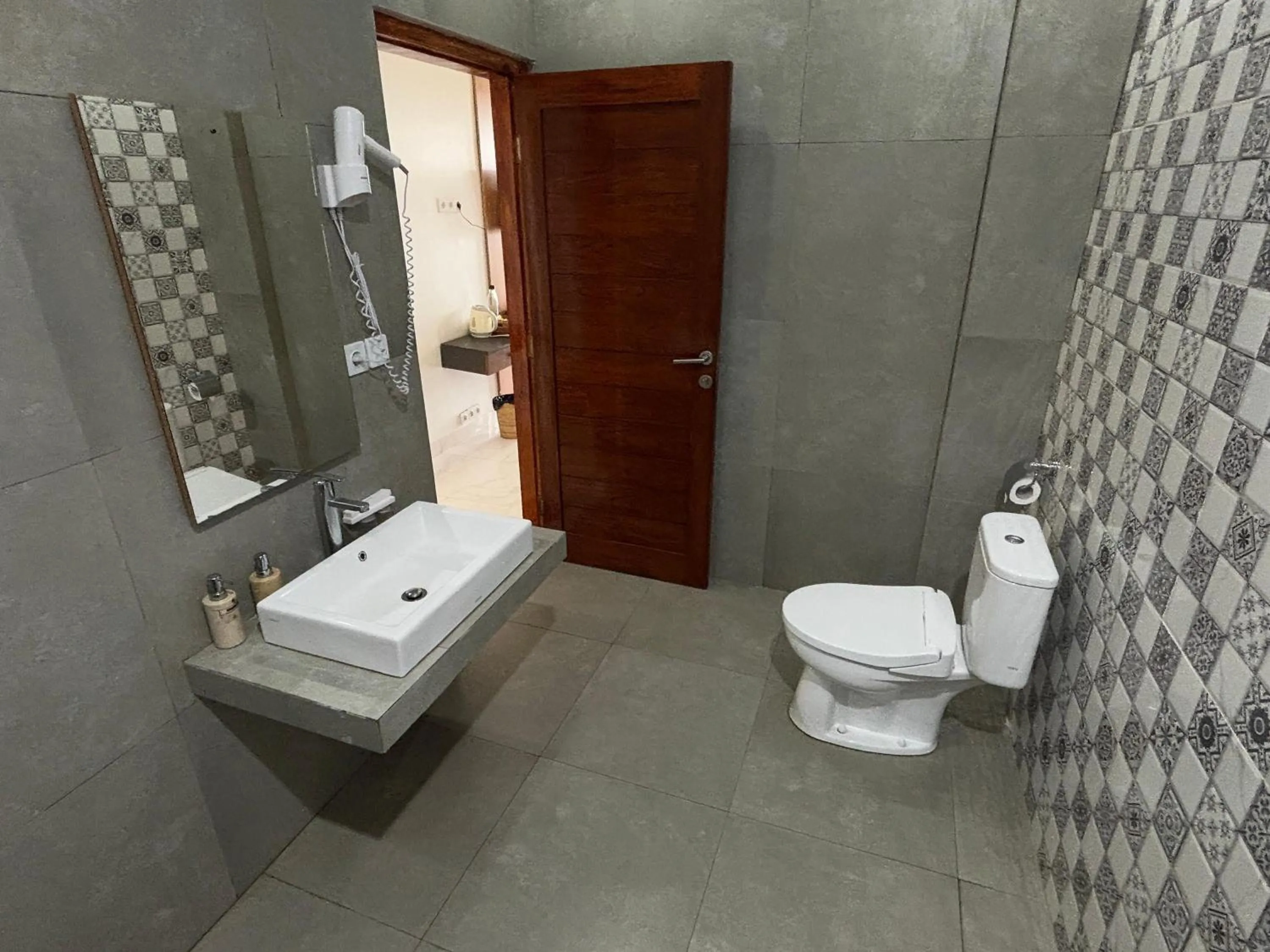 Toilet in Caldera Hotel & Restaurant