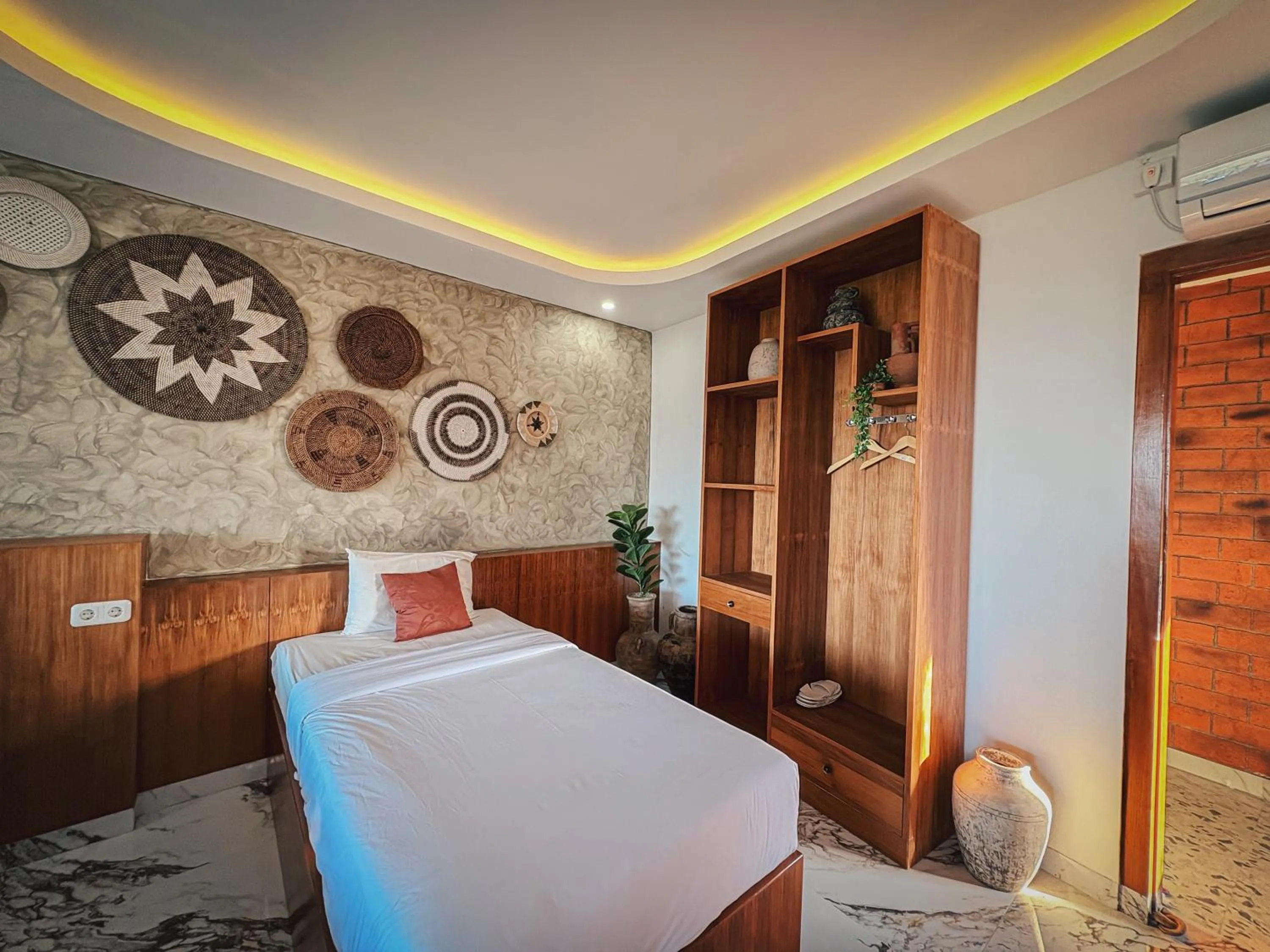 Bed in Caldera Hotel & Restaurant