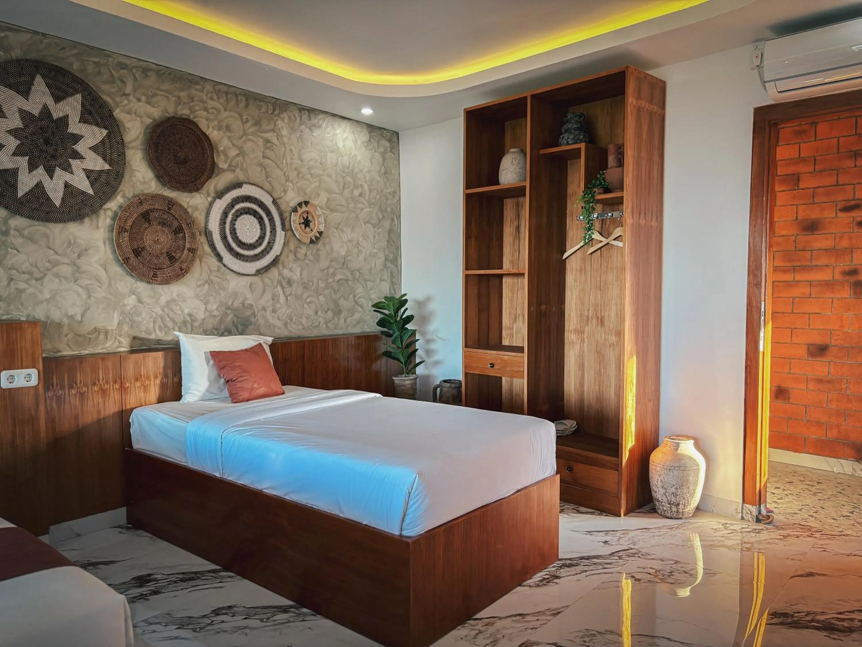 Bed in Caldera Hotel & Restaurant