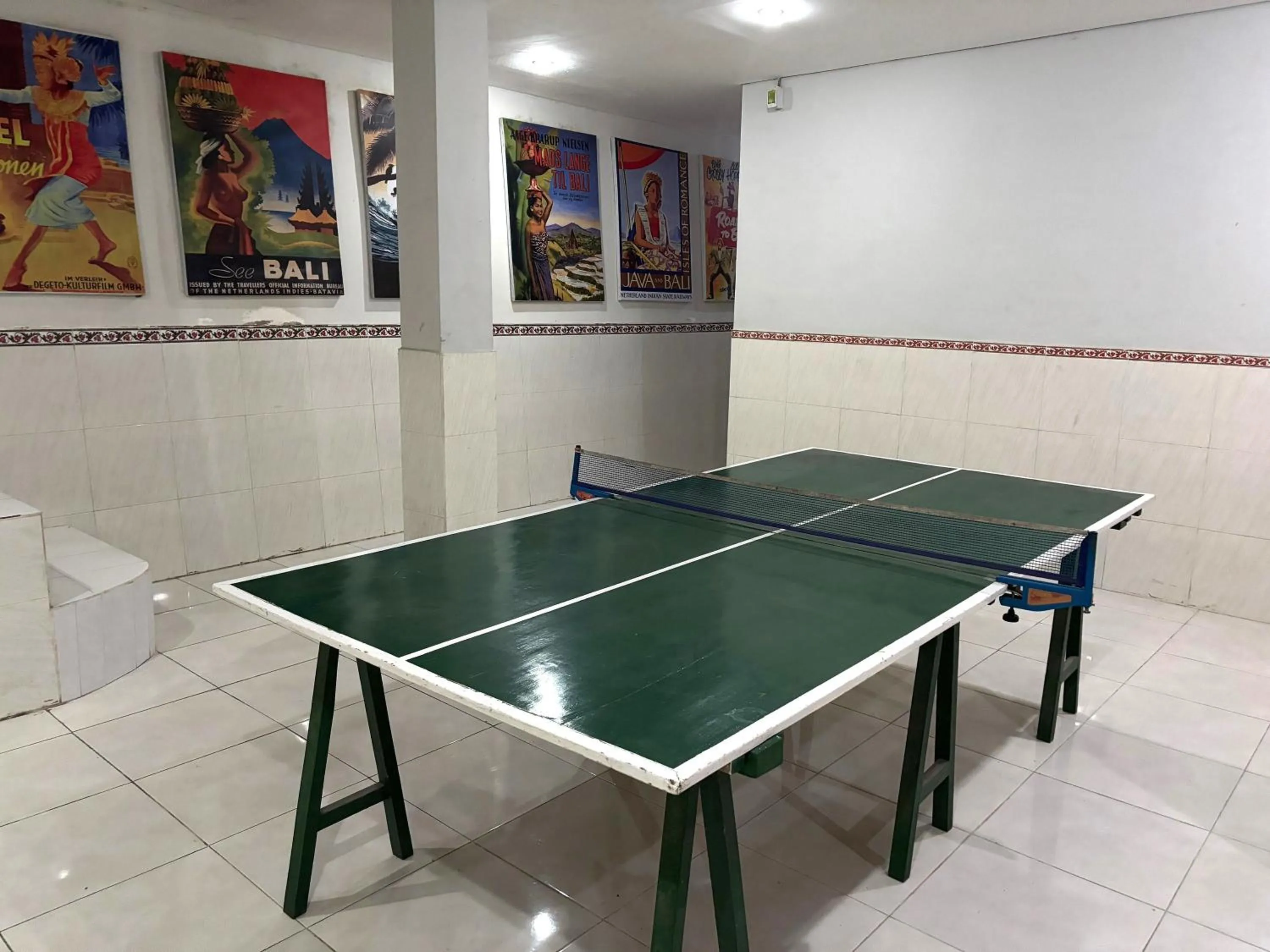 Table tennis in Caldera Hotel & Restaurant