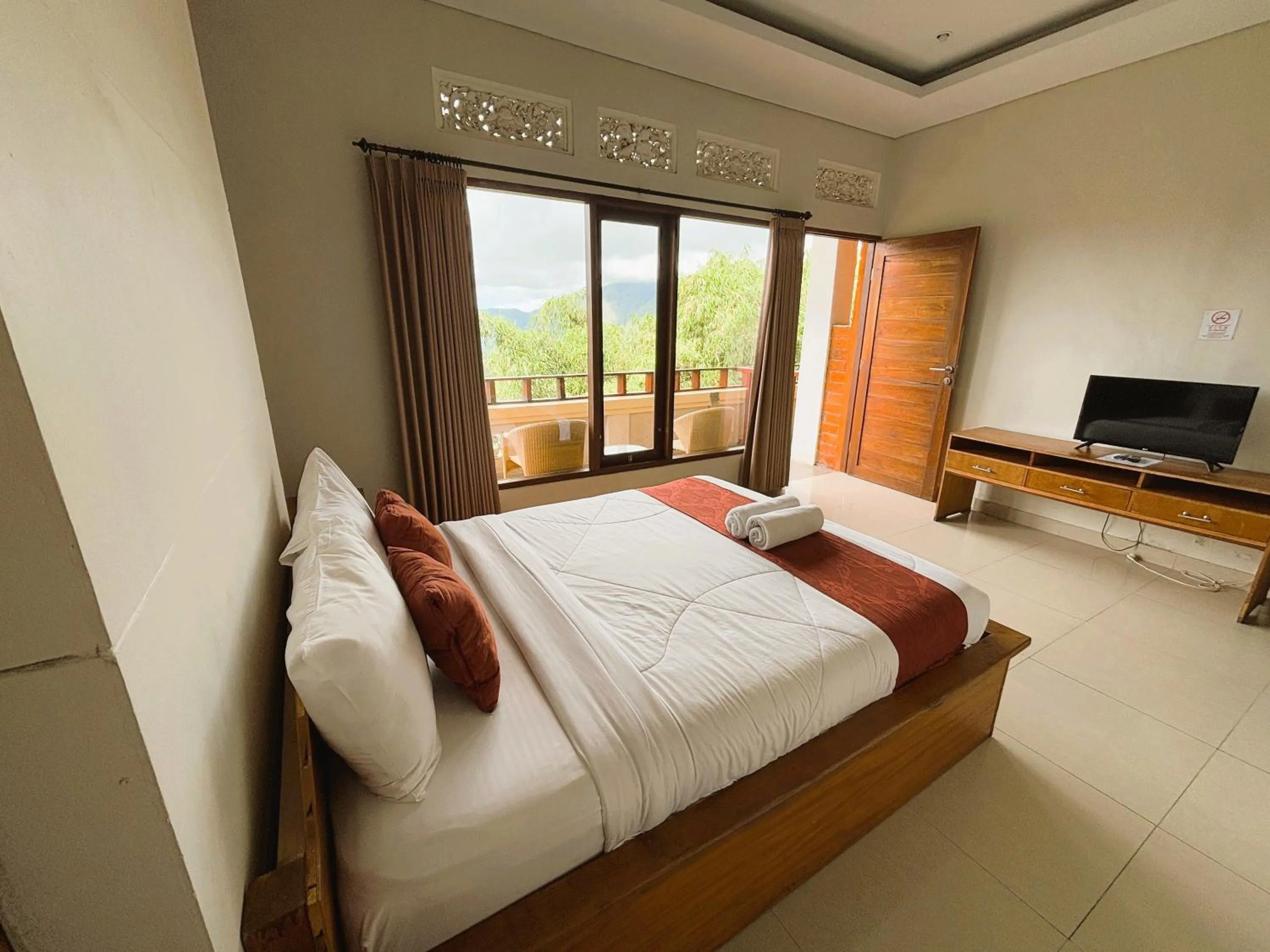 Bed in Caldera Hotel & Restaurant