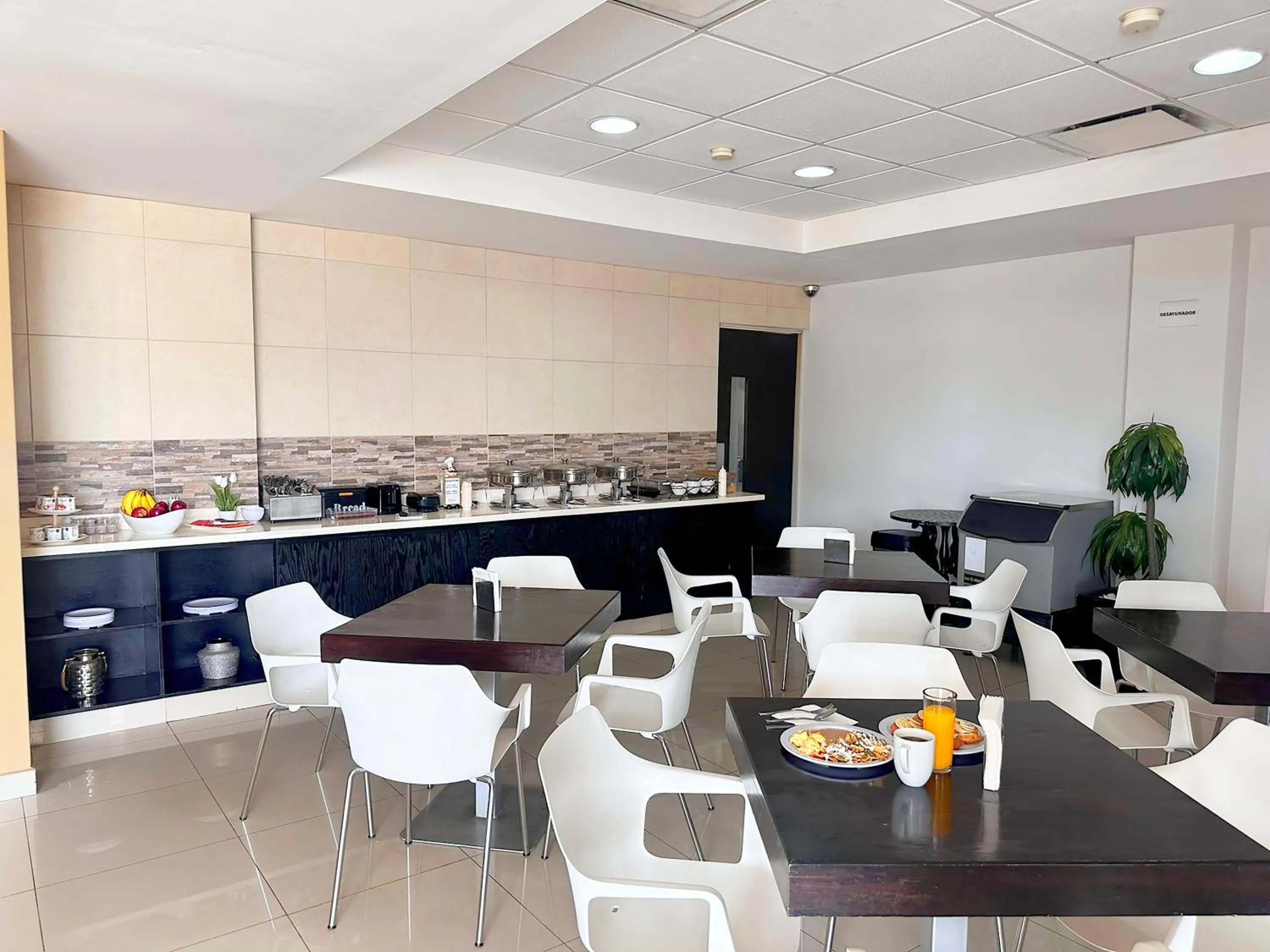 Restaurant/places to eat in Sleep Inn Culiacan