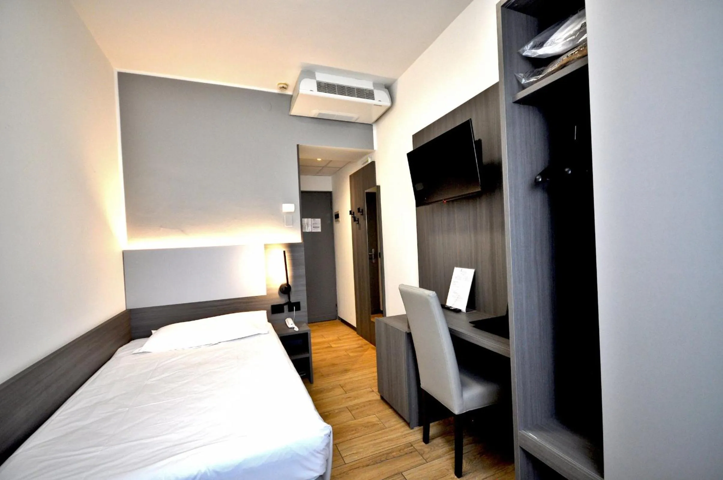 Photo of the whole room, Bed in Hotel Igea