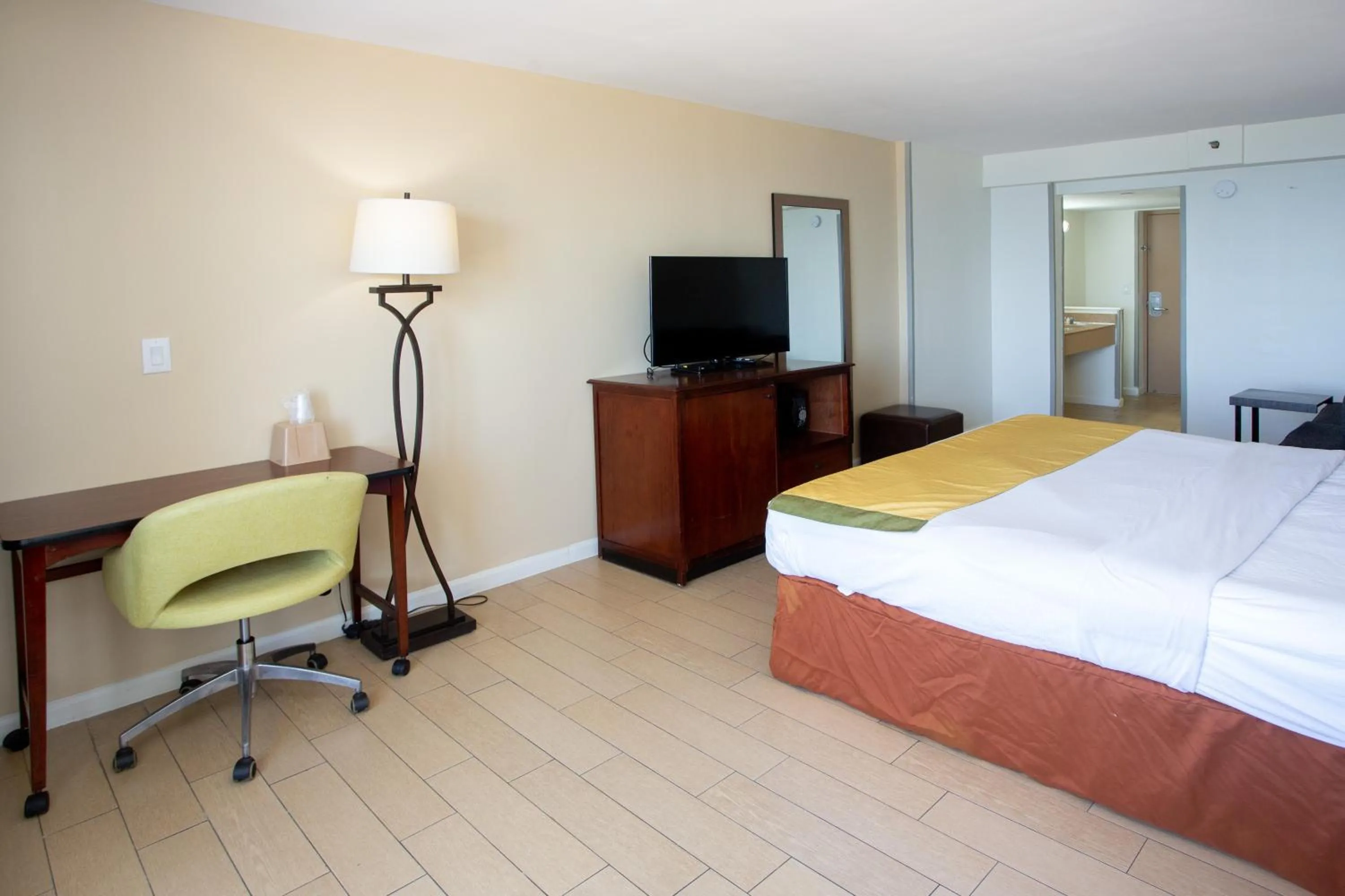 Bedroom, Bed in Super 8 by Wyndham Virginia Beach Oceanfront