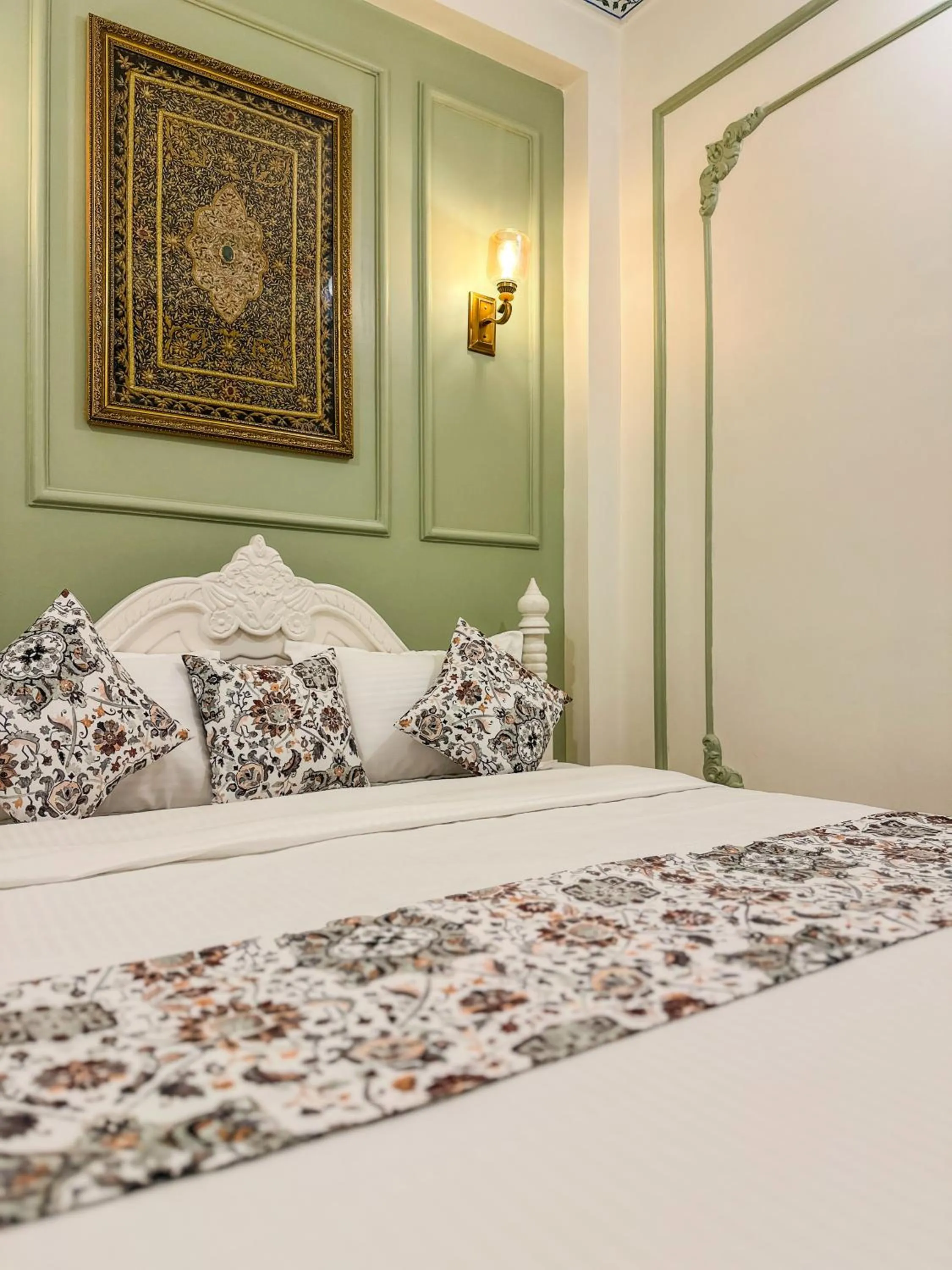 Bed in Citylights By MUSAFIR