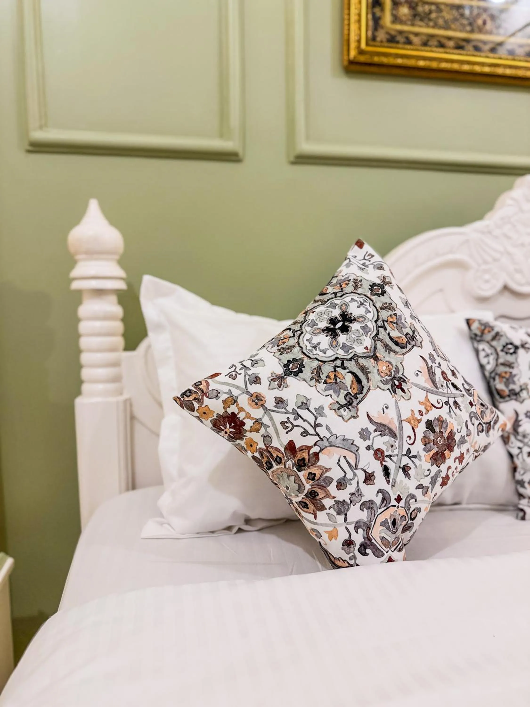 Bed in Citylights By MUSAFIR