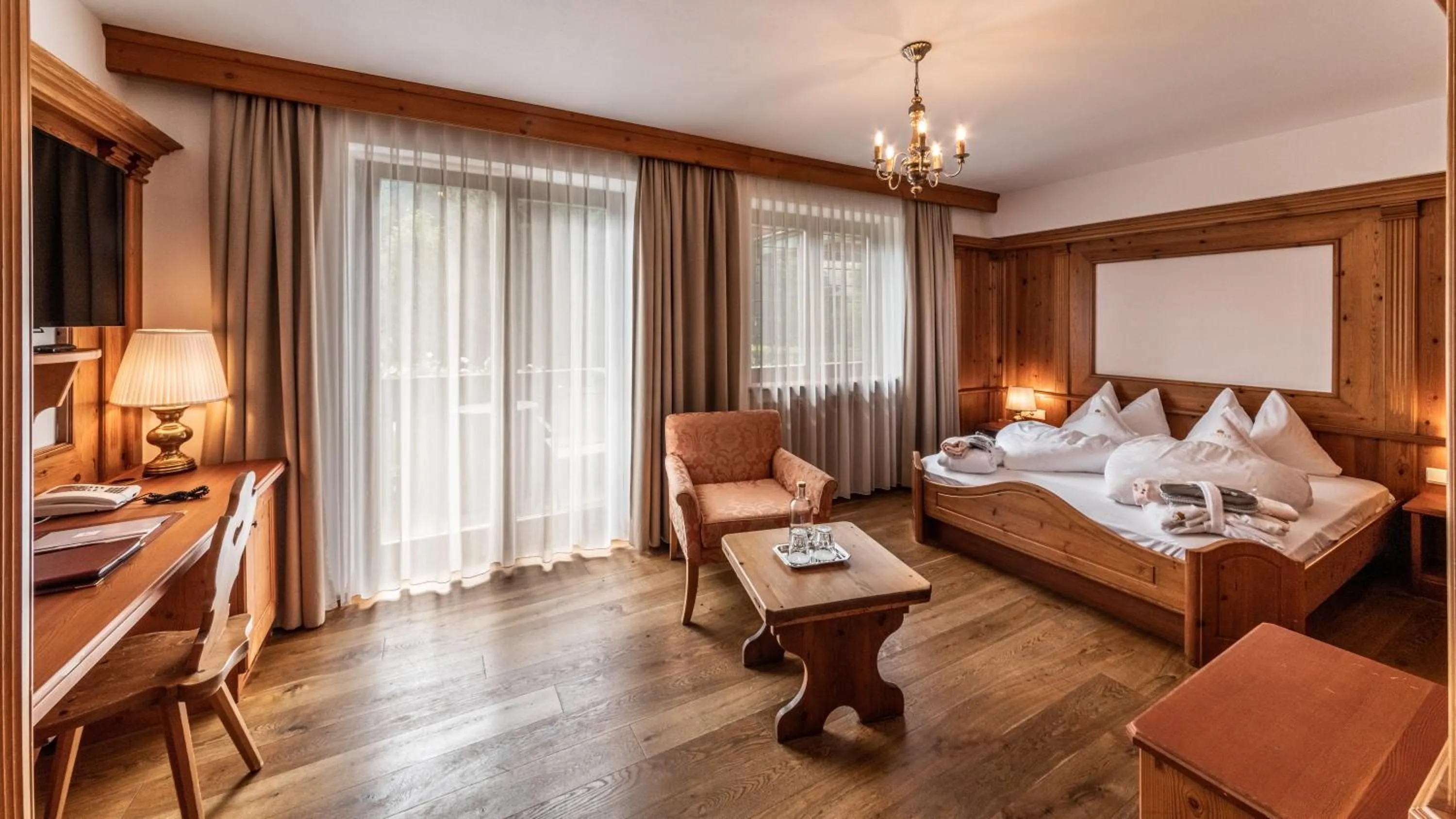 Bedroom, Bed in Romantik Hotel Santer