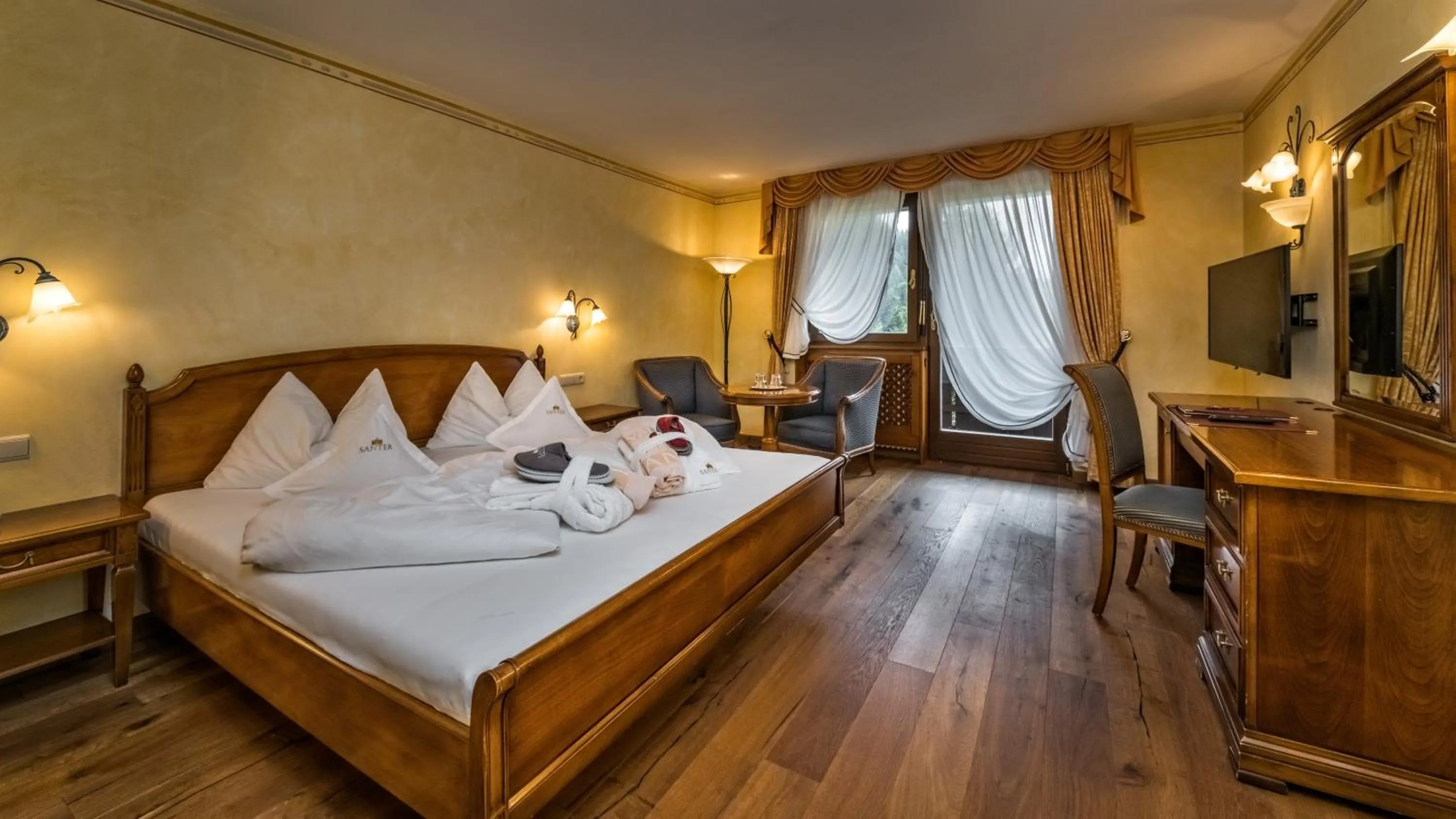 Photo of the whole room, Bed in Romantik Hotel Santer