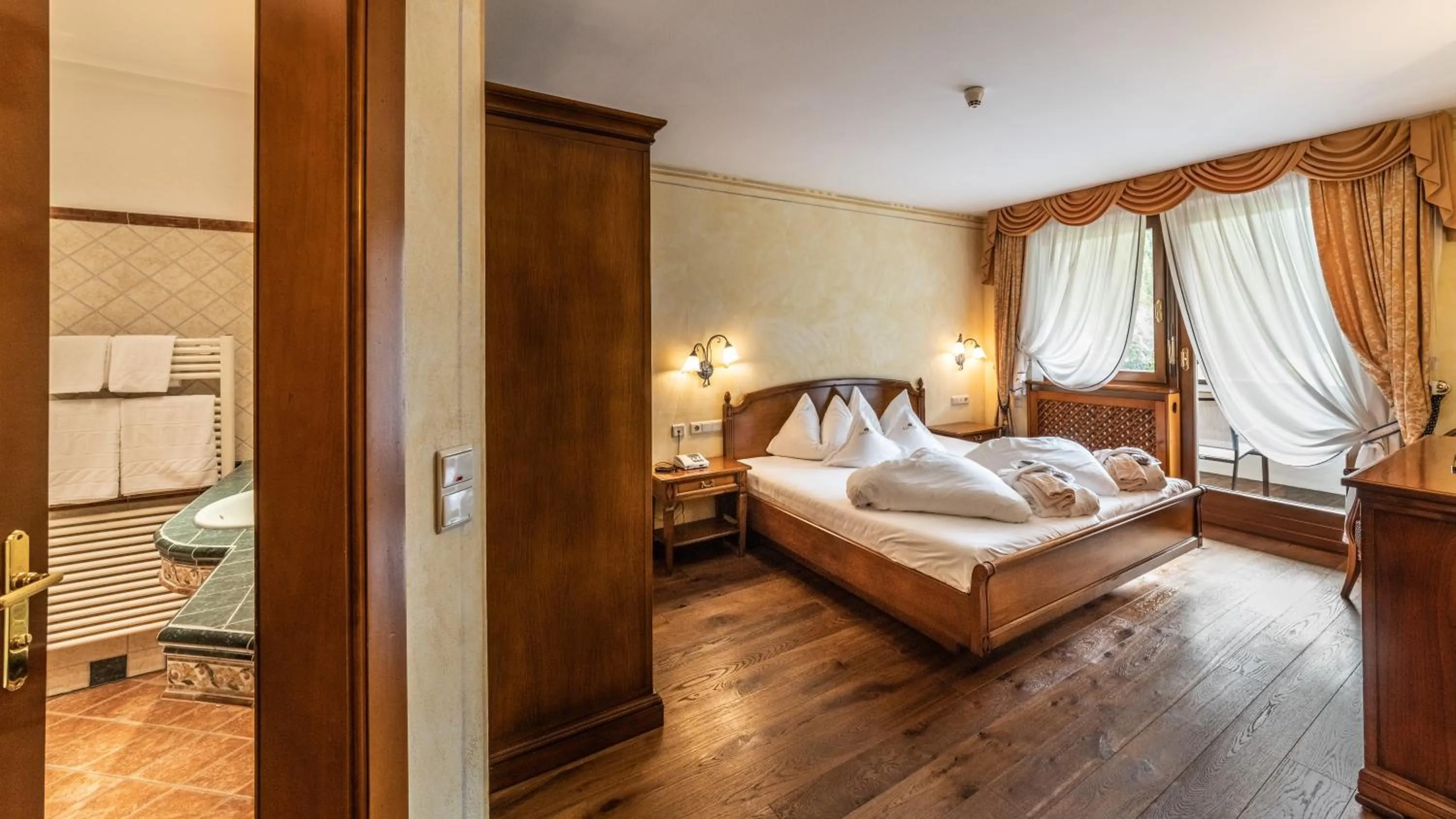 Photo of the whole room, Bed in Romantik Hotel Santer